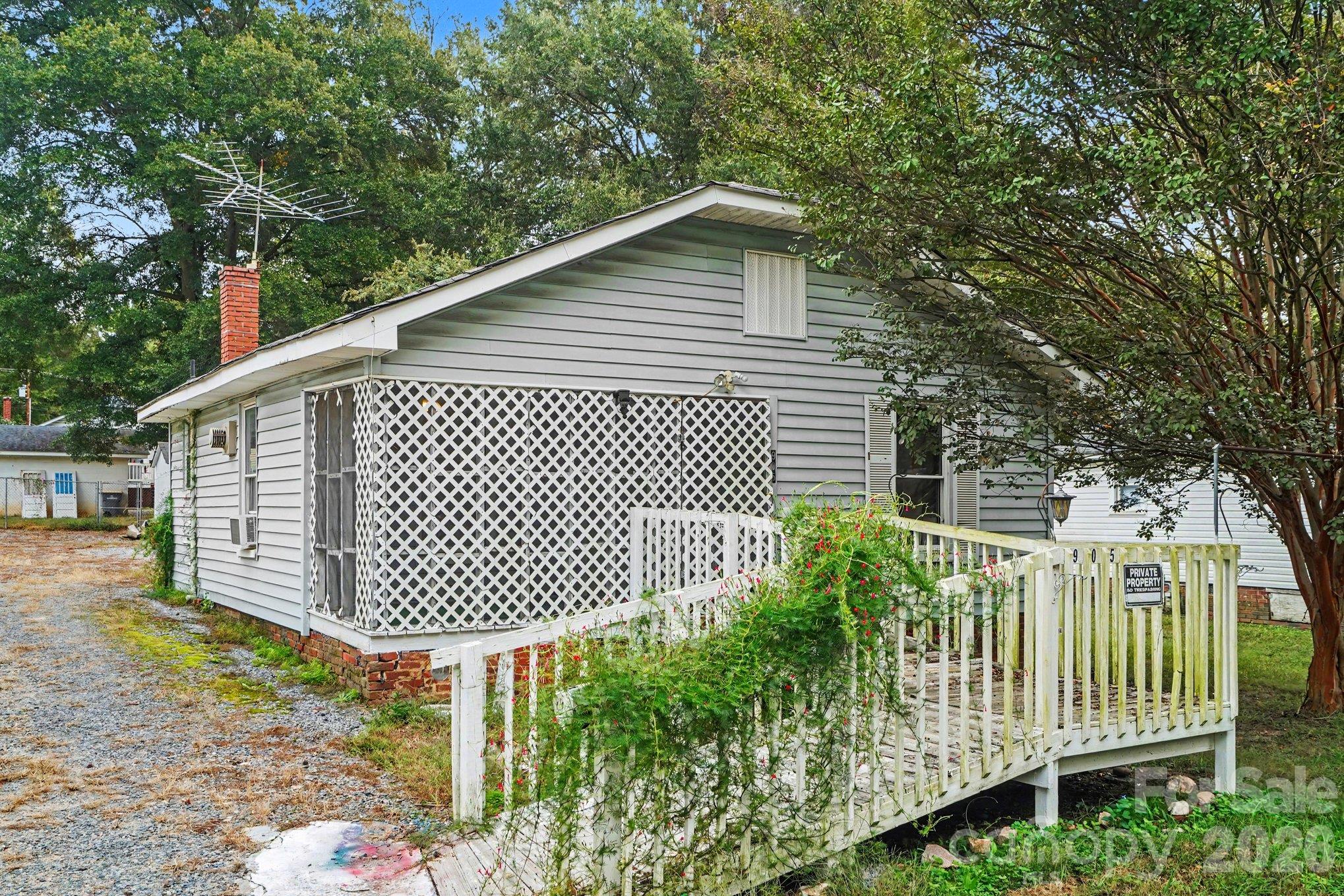 905 Skyland Street Property Photo 1