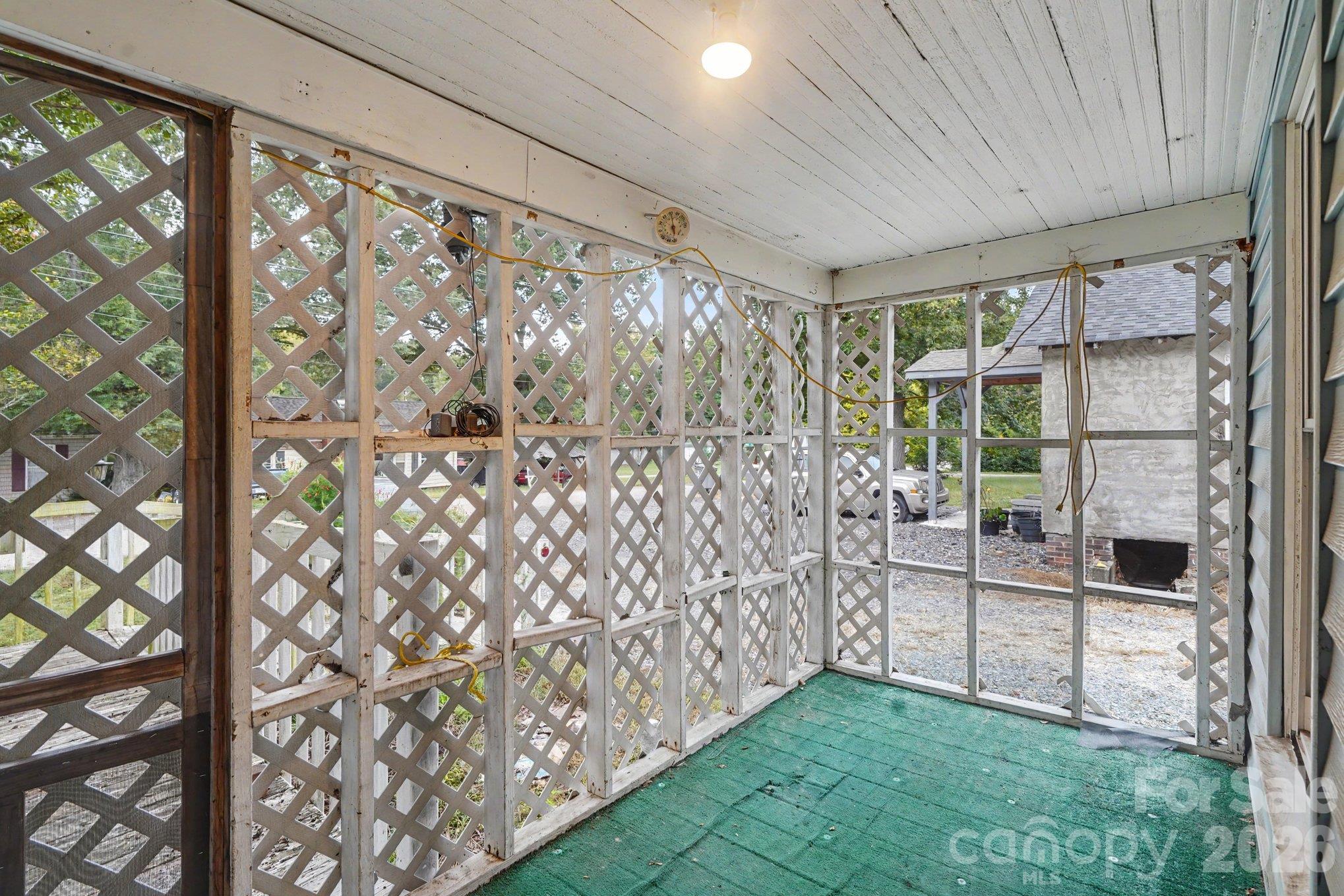 905 Skyland Street Property Photo 10