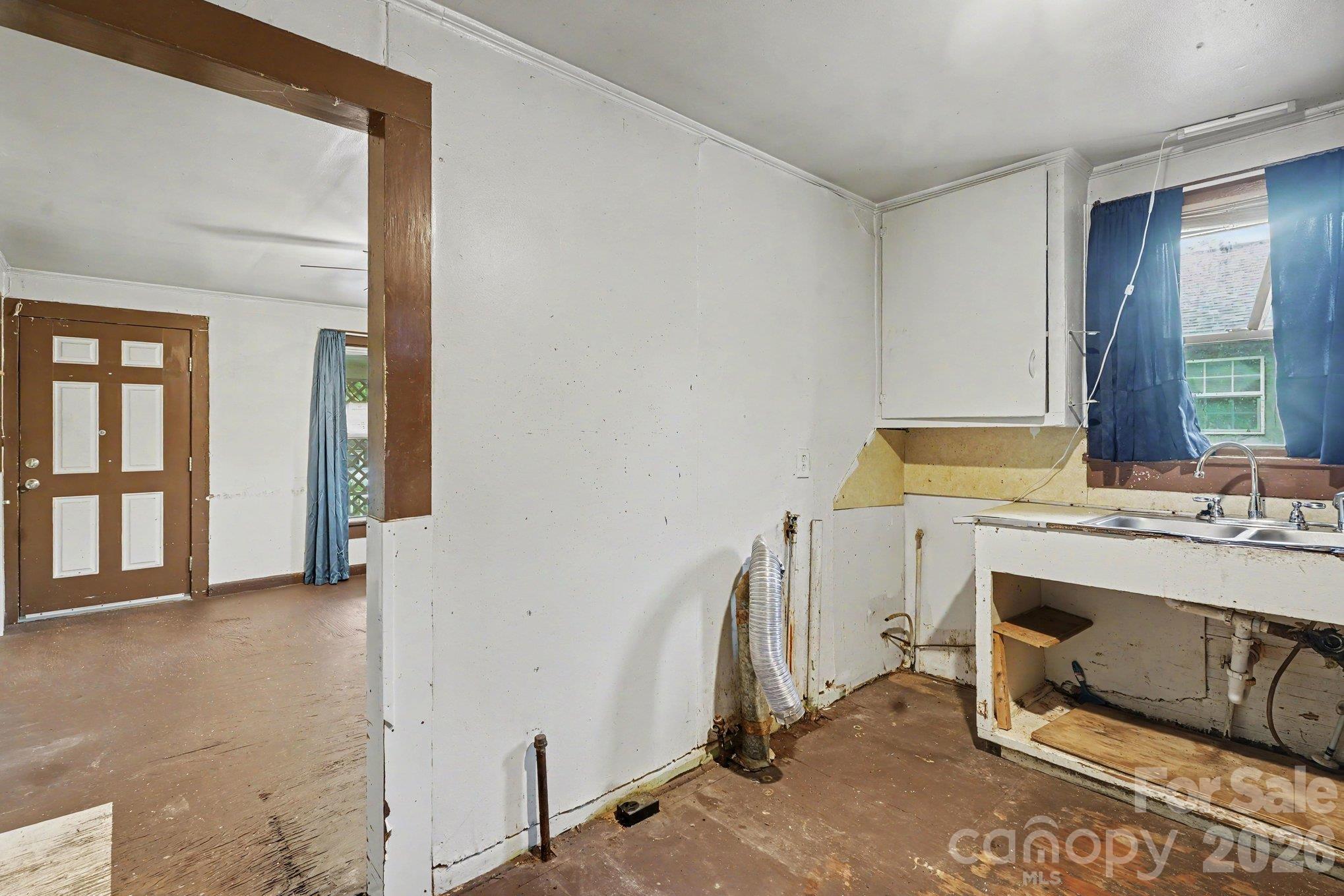 905 Skyland Street Property Photo 16