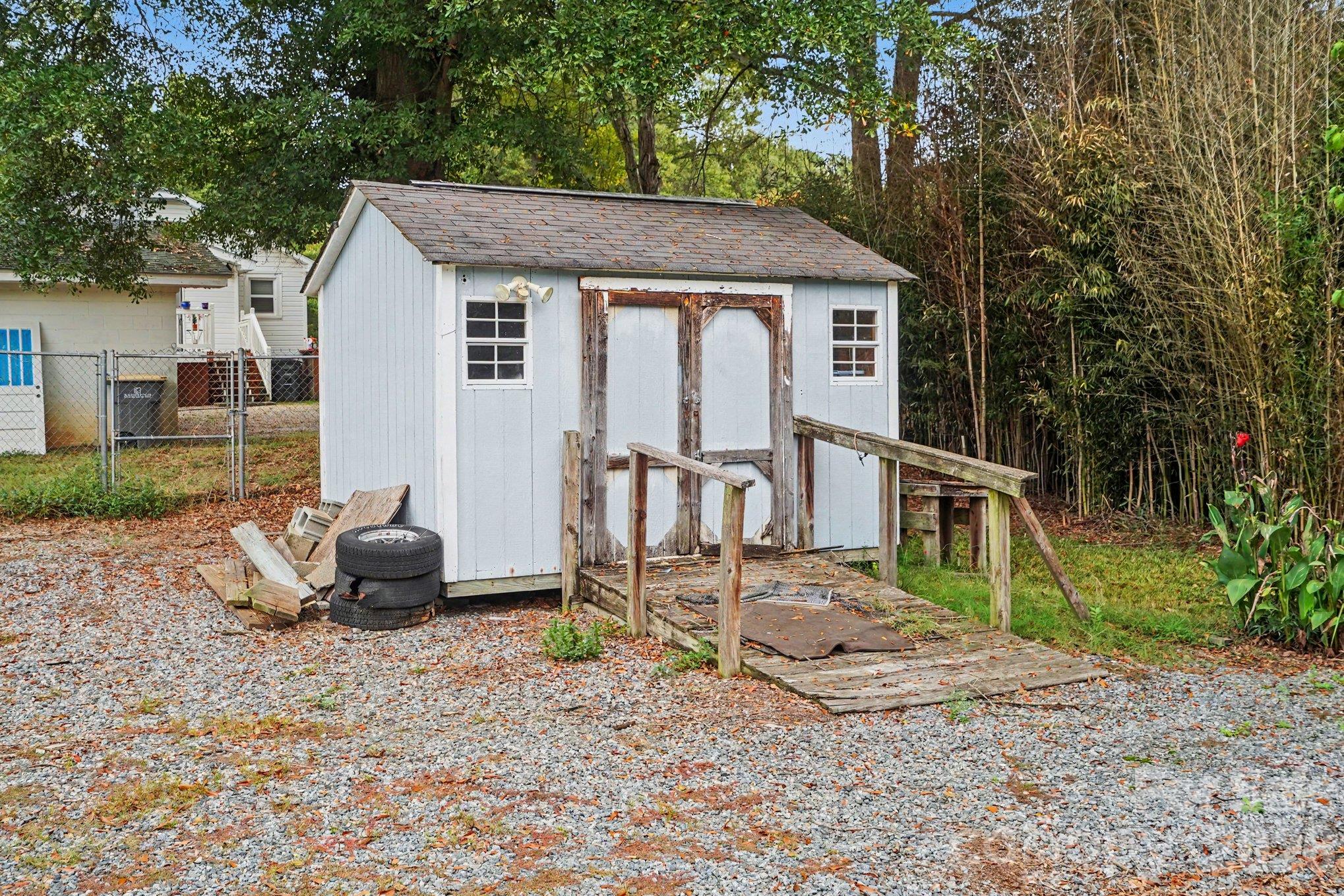 905 Skyland Street Property Photo 21