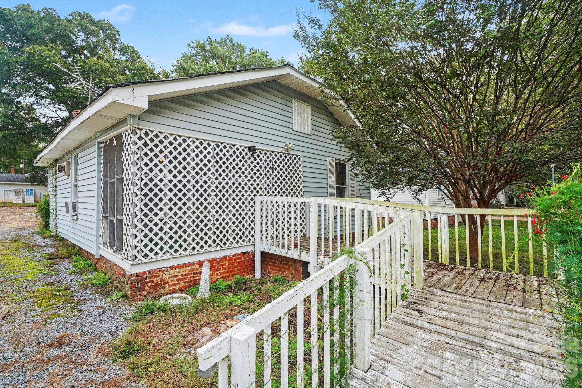905 Skyland Street Property Photo 25