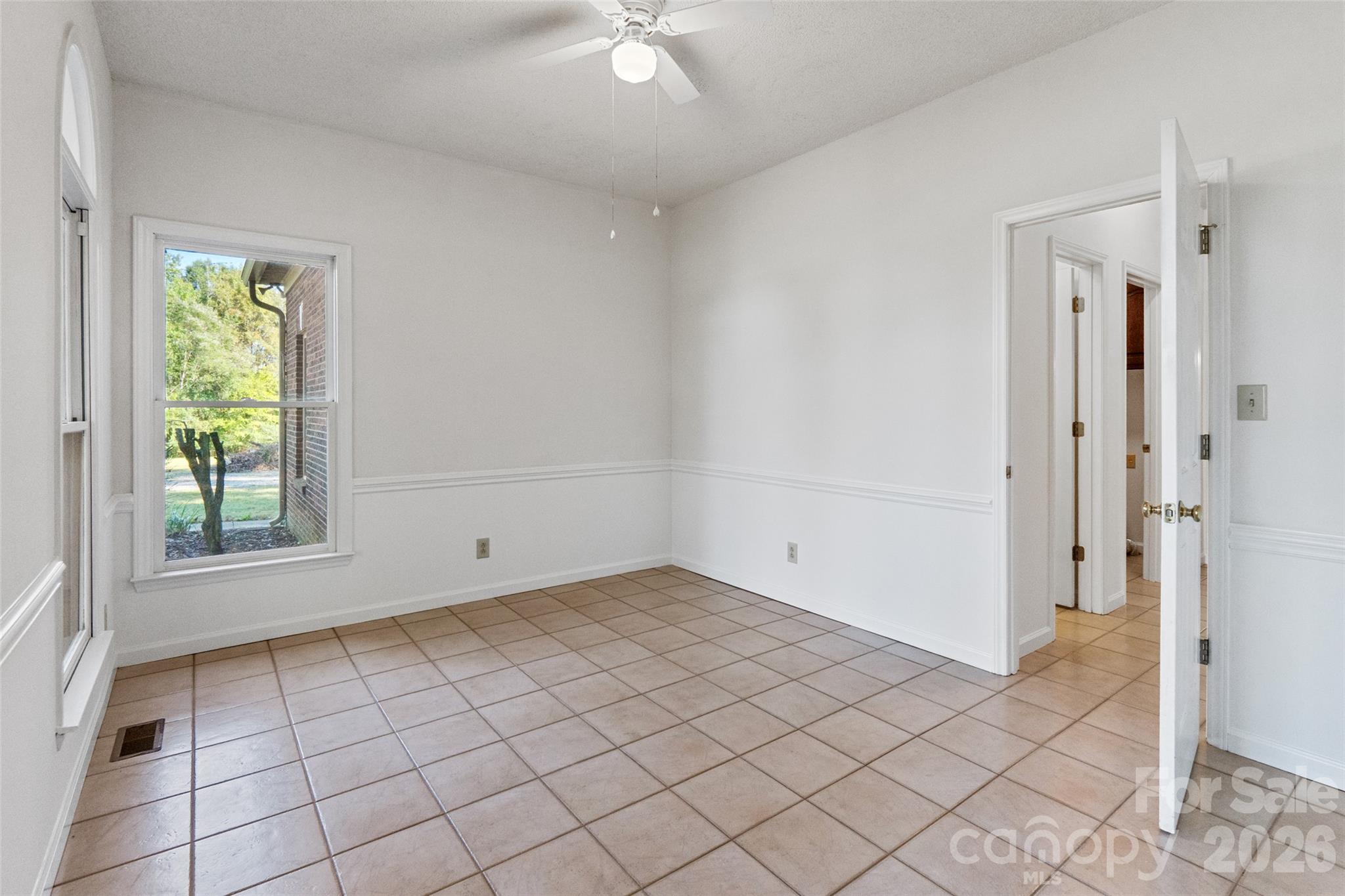 6010 River Run Drive Property Photo 7