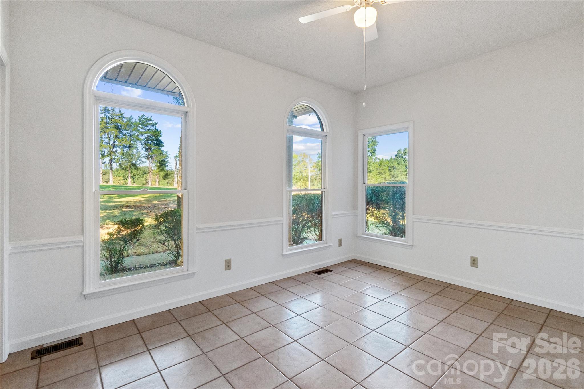 6010 River Run Drive Property Photo 8