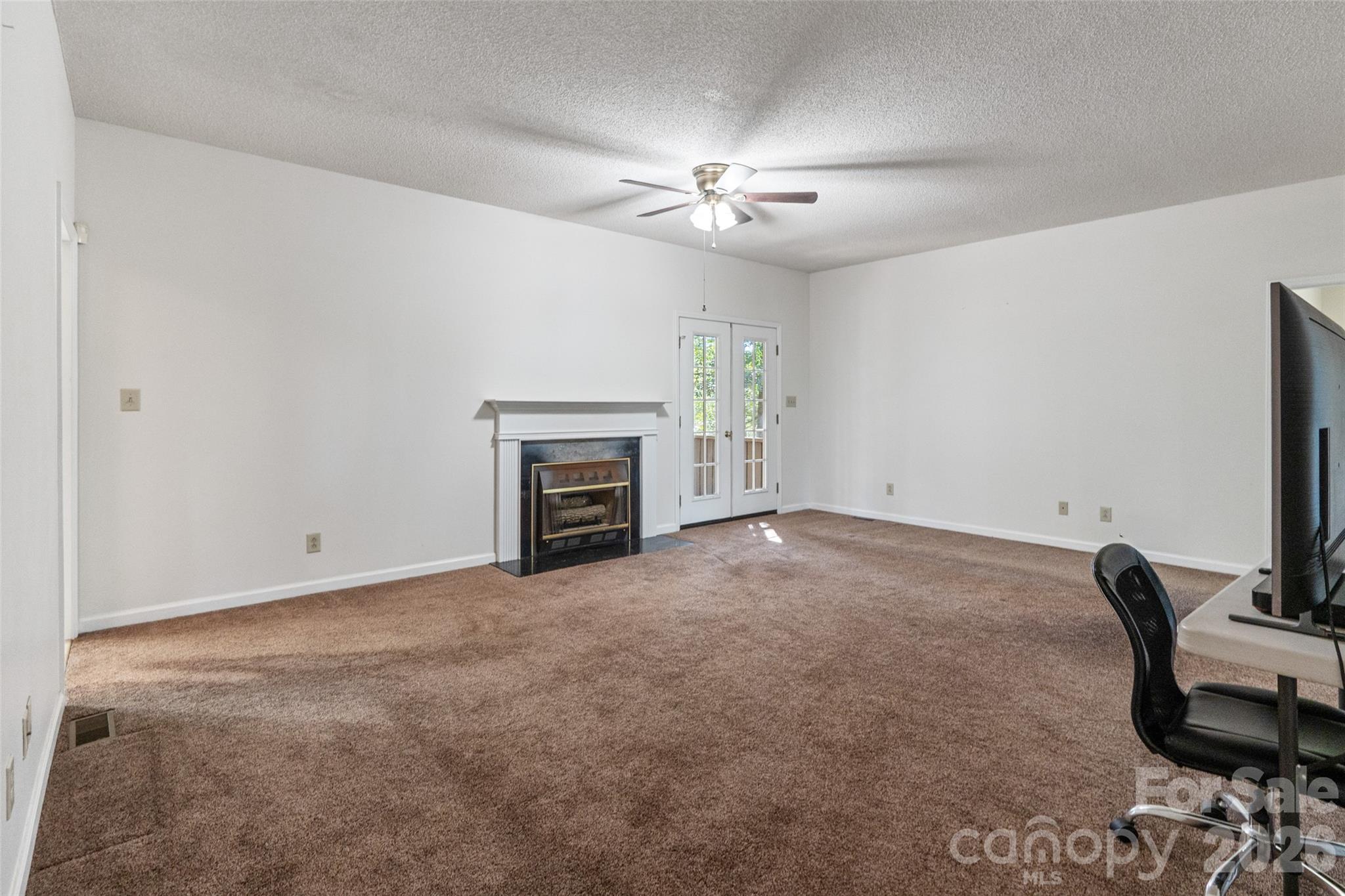 6010 River Run Drive Property Photo 12