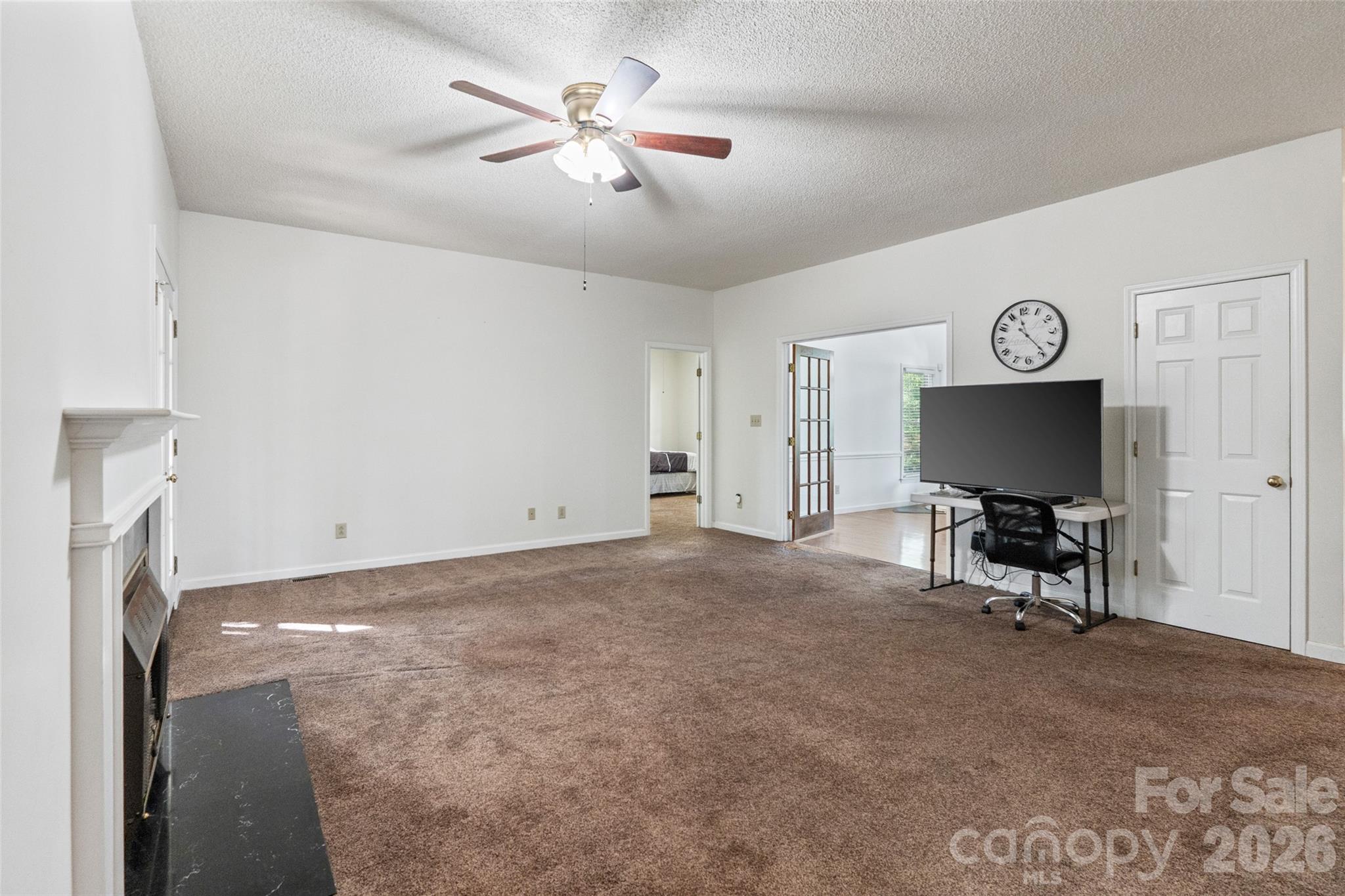 6010 River Run Drive Property Photo 13