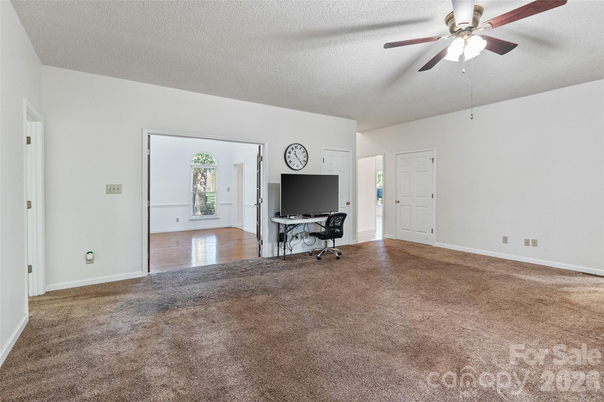 6010 River Run Drive Property Photo 14