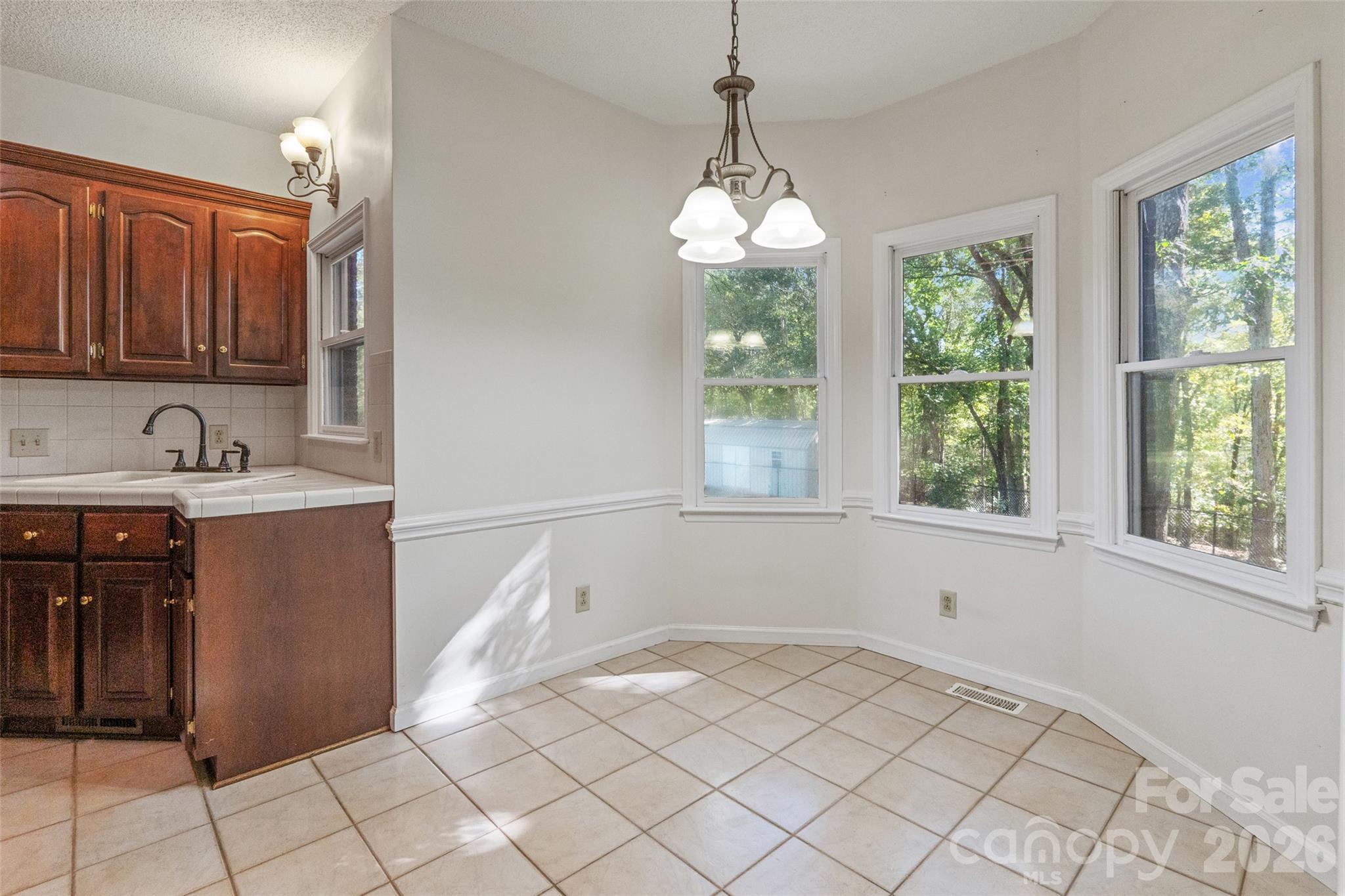 6010 River Run Drive Property Photo 16