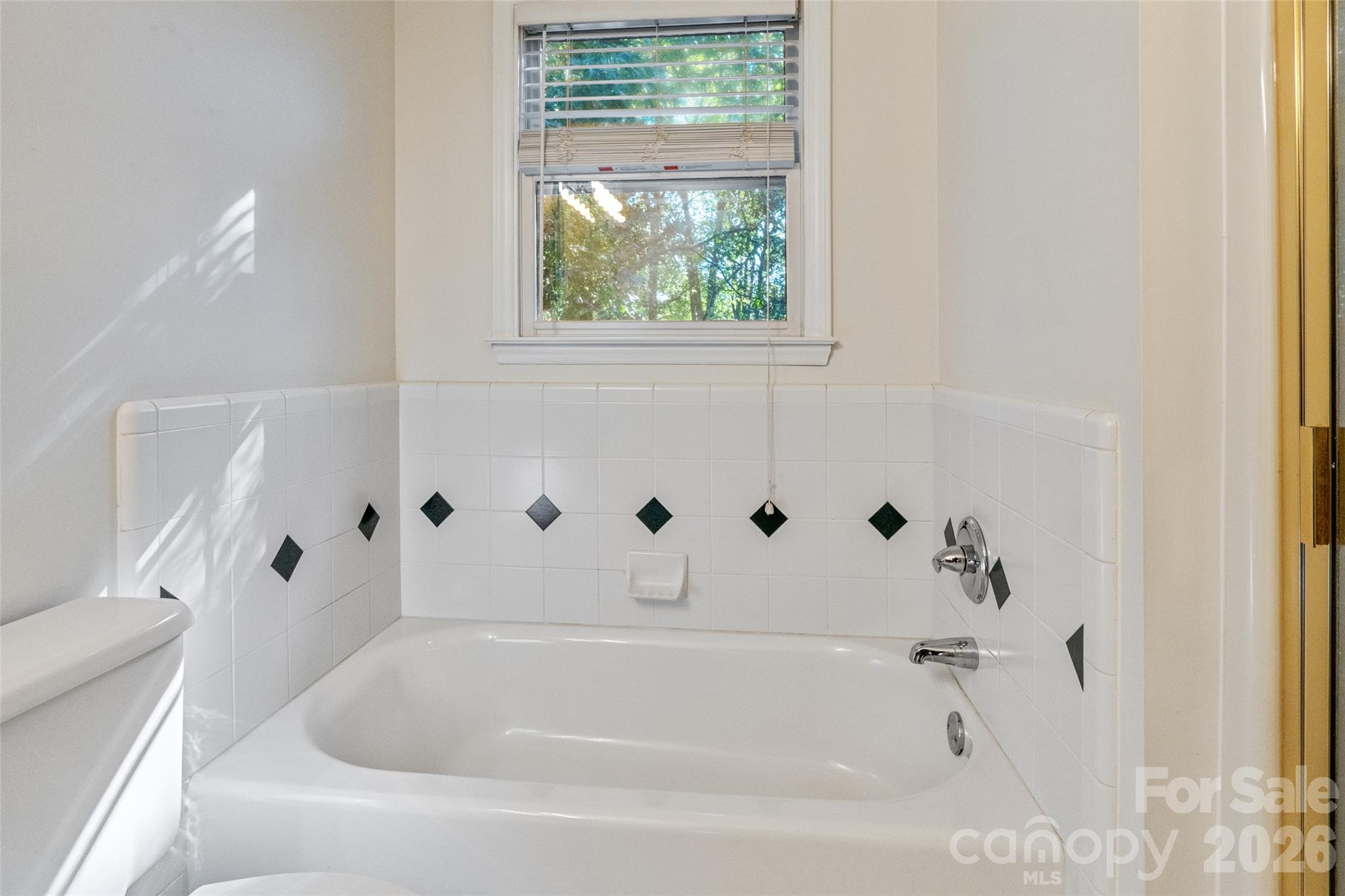 6010 River Run Drive Property Photo 32