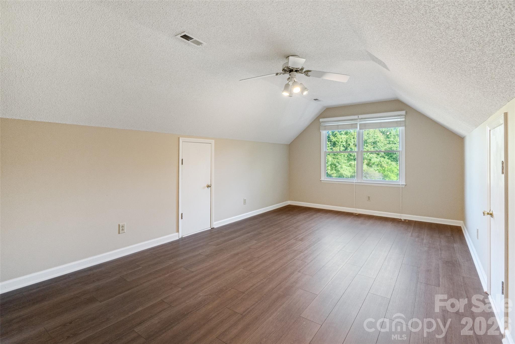 6010 River Run Drive Property Photo 36