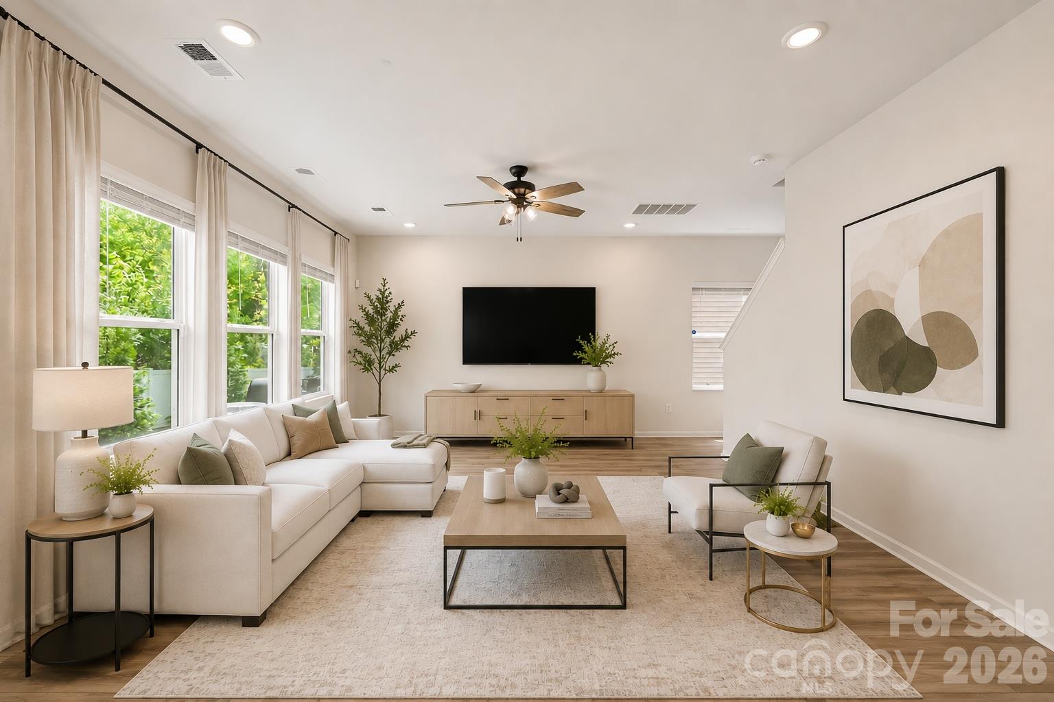 1160 Harland Street Property Photo 4