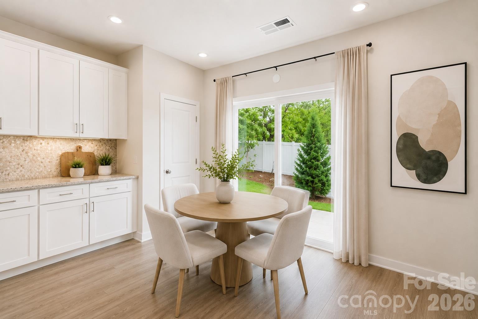1160 Harland Street Property Photo 6