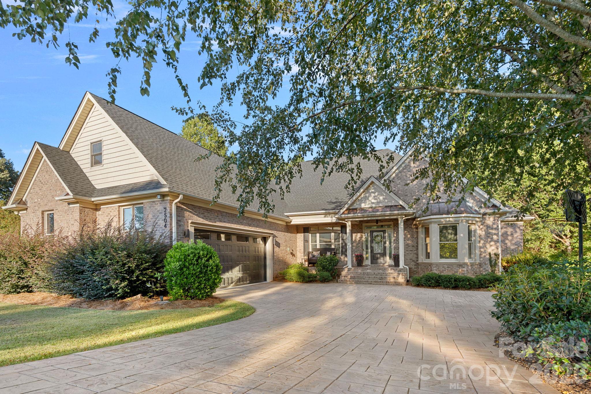 2504 Stoneview Court Property Photo 1