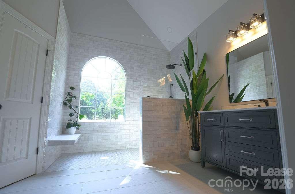 107 Sunset Bay Drive Property Photo 4