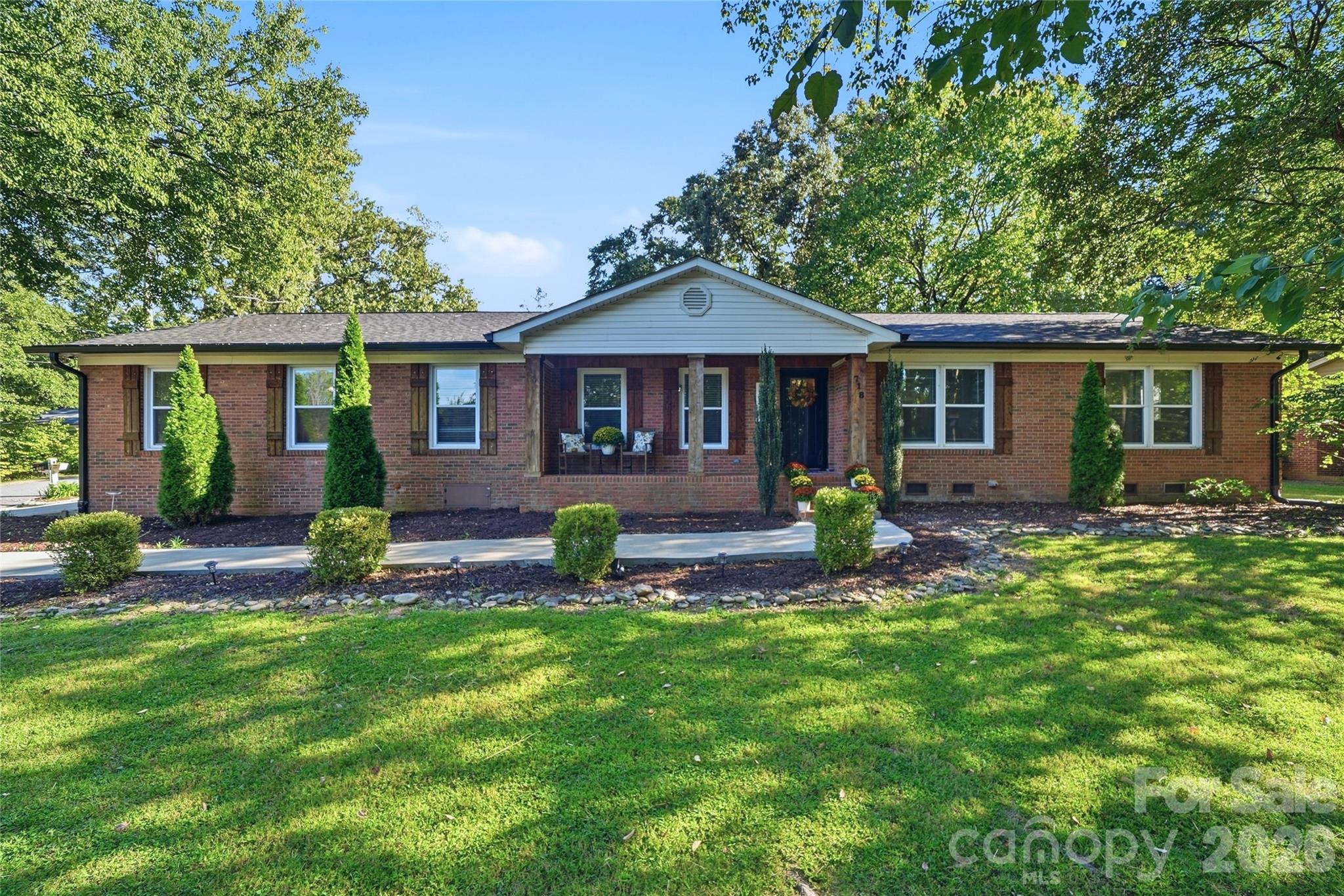 718 E Hoke Street Property Photo 1