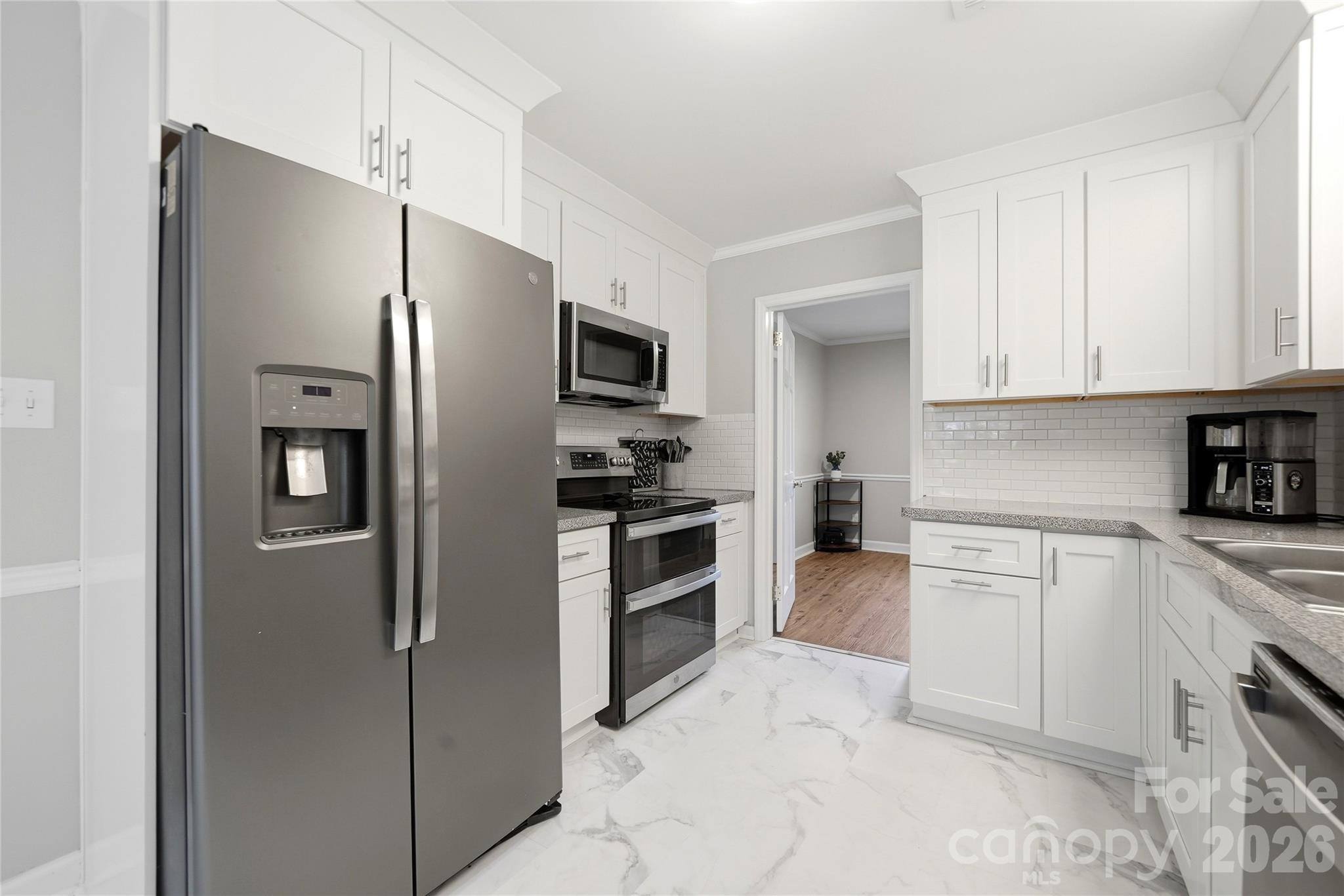 718 E Hoke Street Property Photo 2