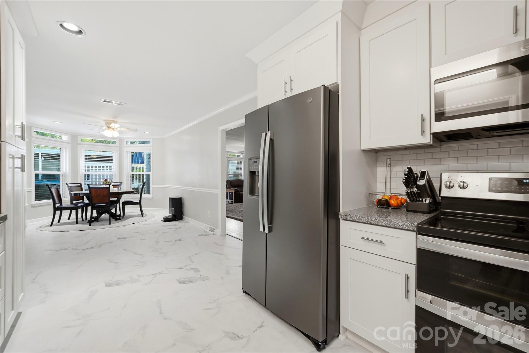 718 E Hoke Street Property Photo 4