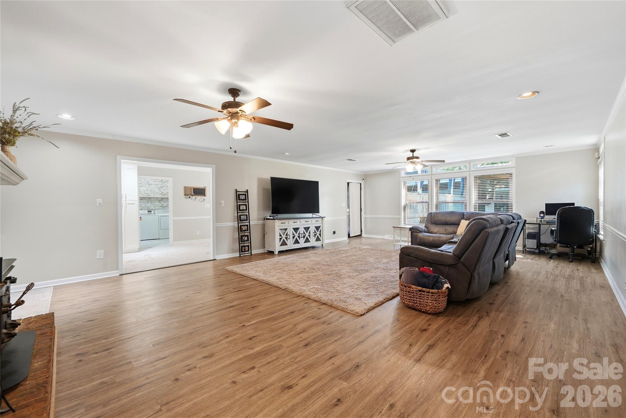718 E Hoke Street Property Photo 6
