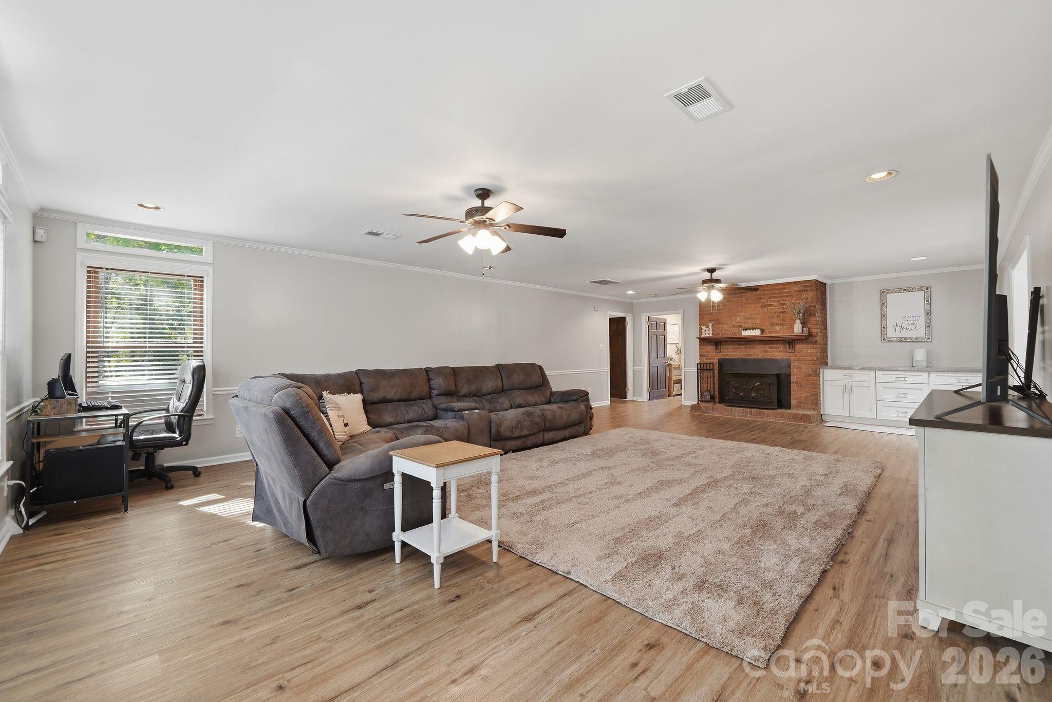 718 E Hoke Street Property Photo 8