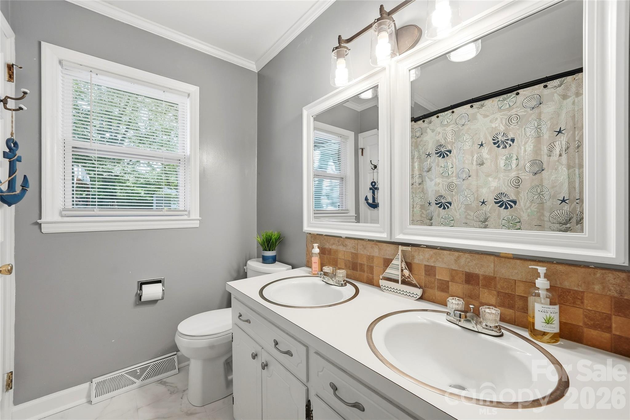 718 E Hoke Street Property Photo 12