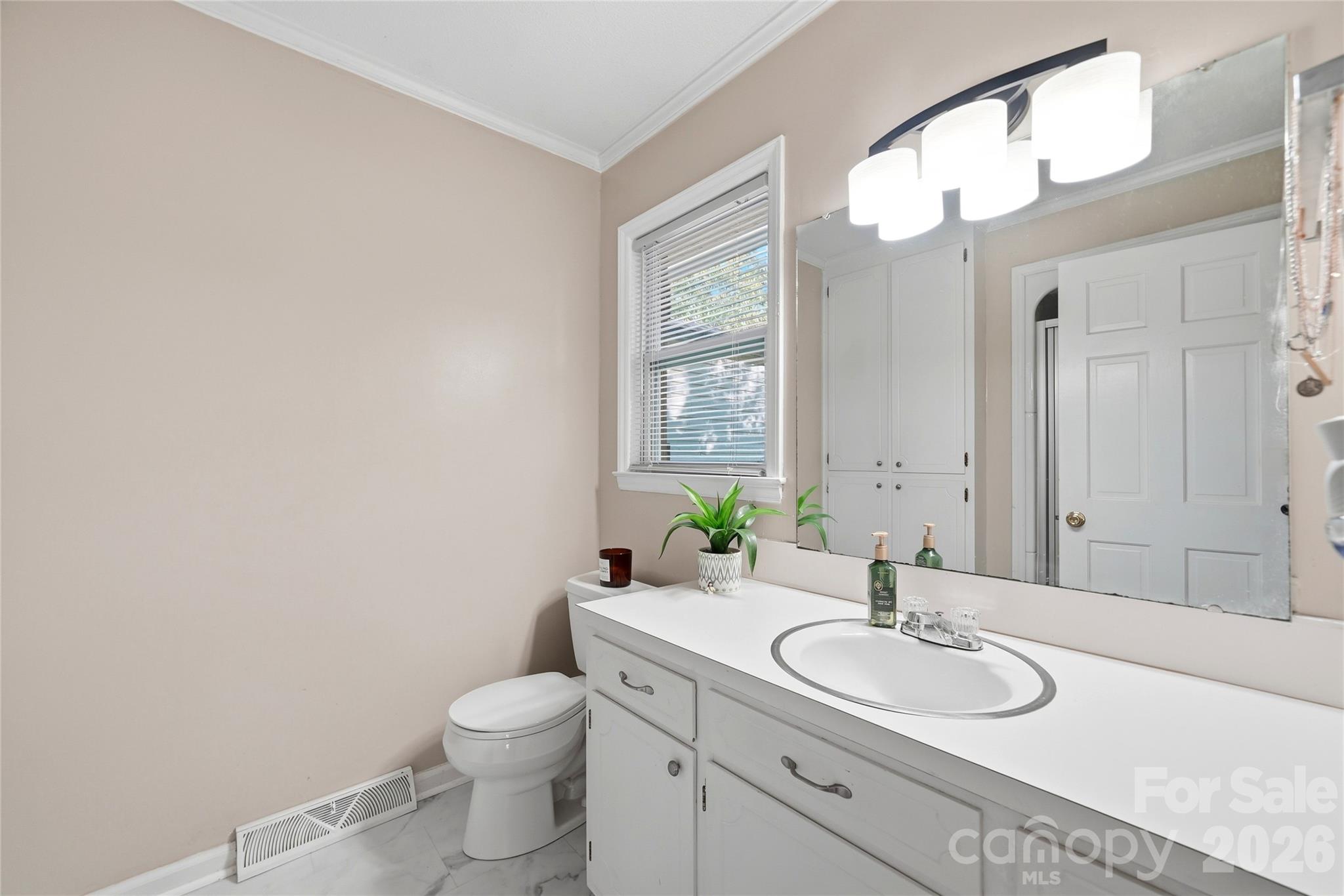 718 E Hoke Street Property Photo 14