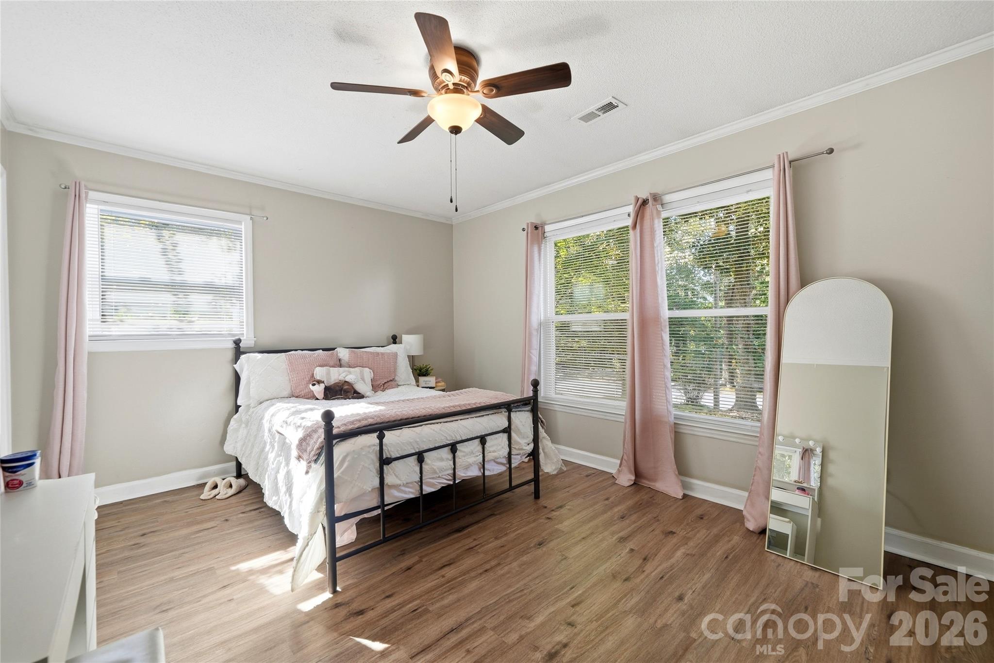 718 E Hoke Street Property Photo 18