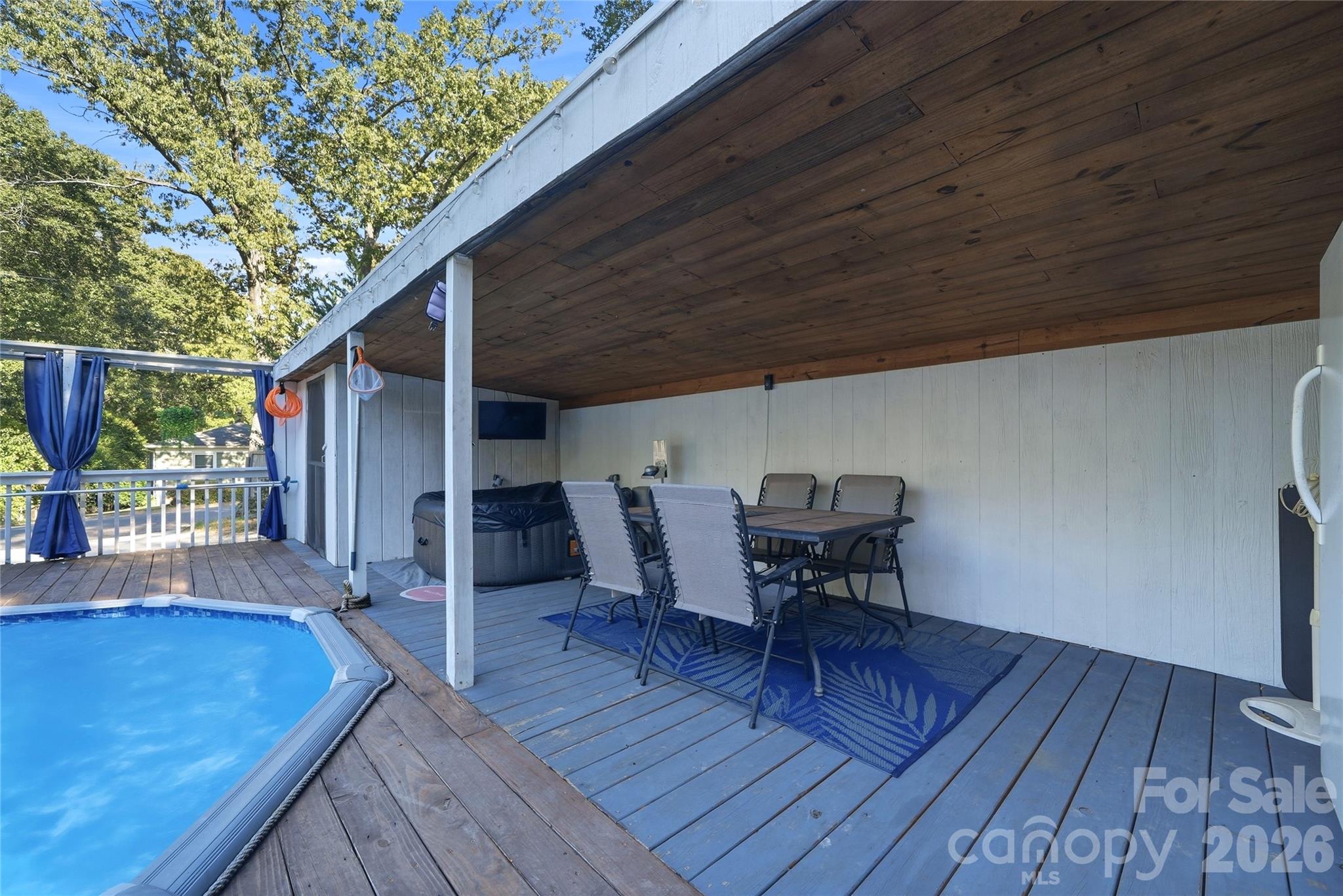 718 E Hoke Street Property Photo 32