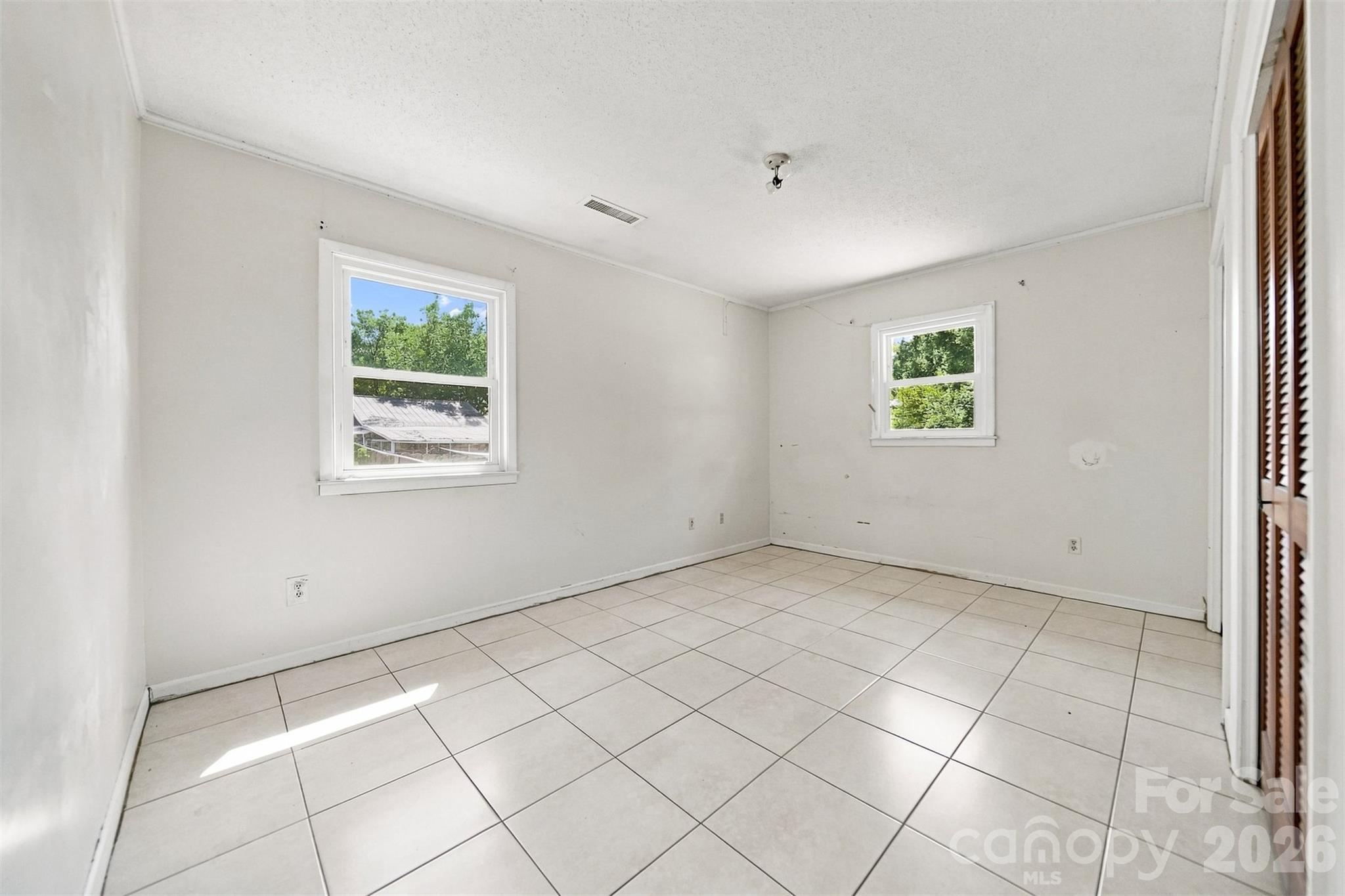 402 S Ashe Avenue Property Photo 24