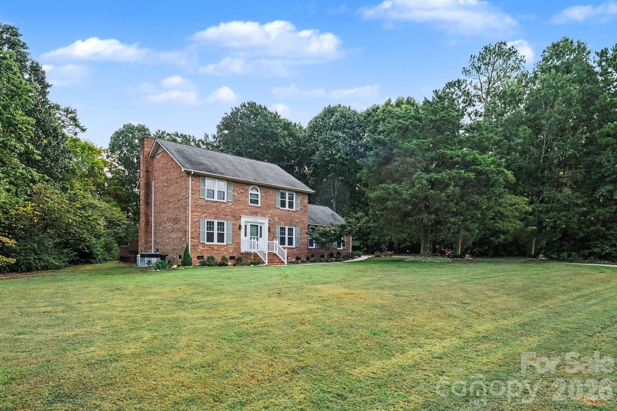 1312 Bennington Drive Property Photo 3