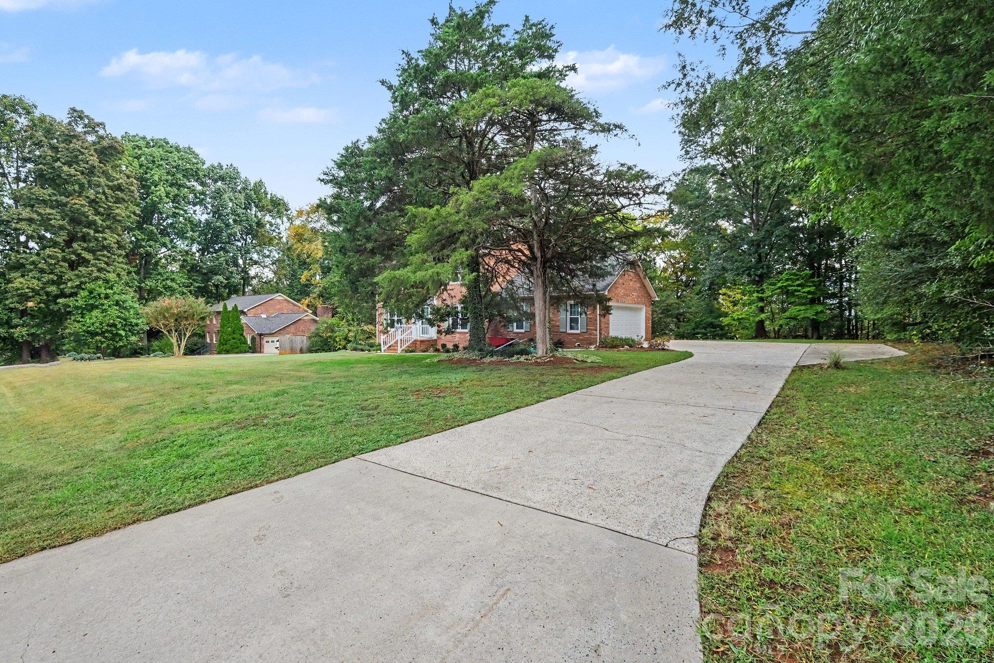 1312 Bennington Drive Property Photo 4