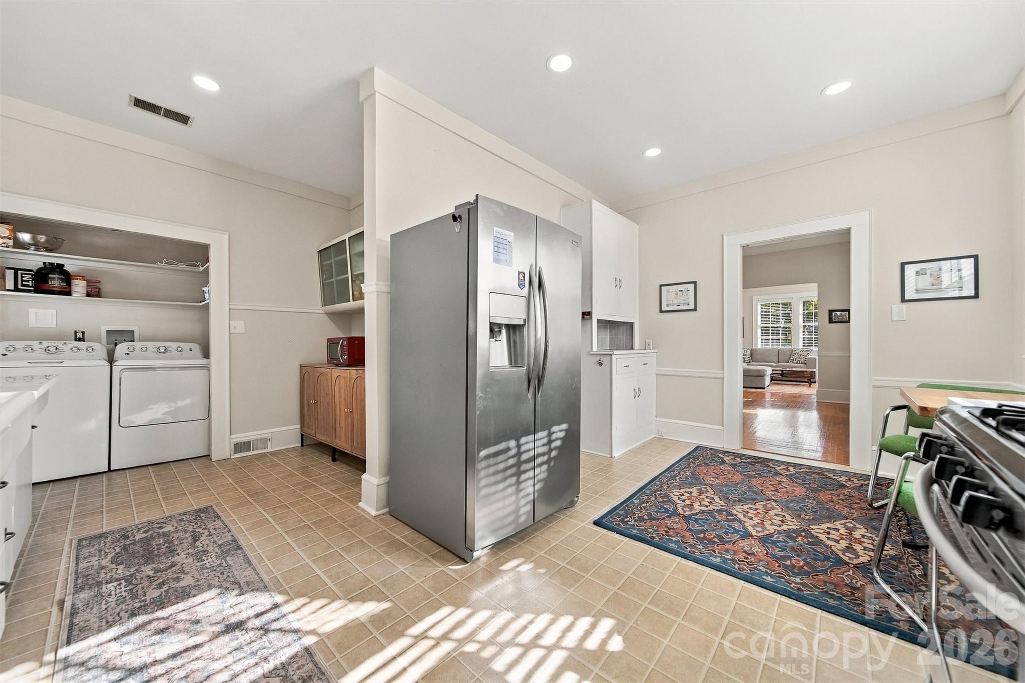 416 Kentwood Street Property Photo 10