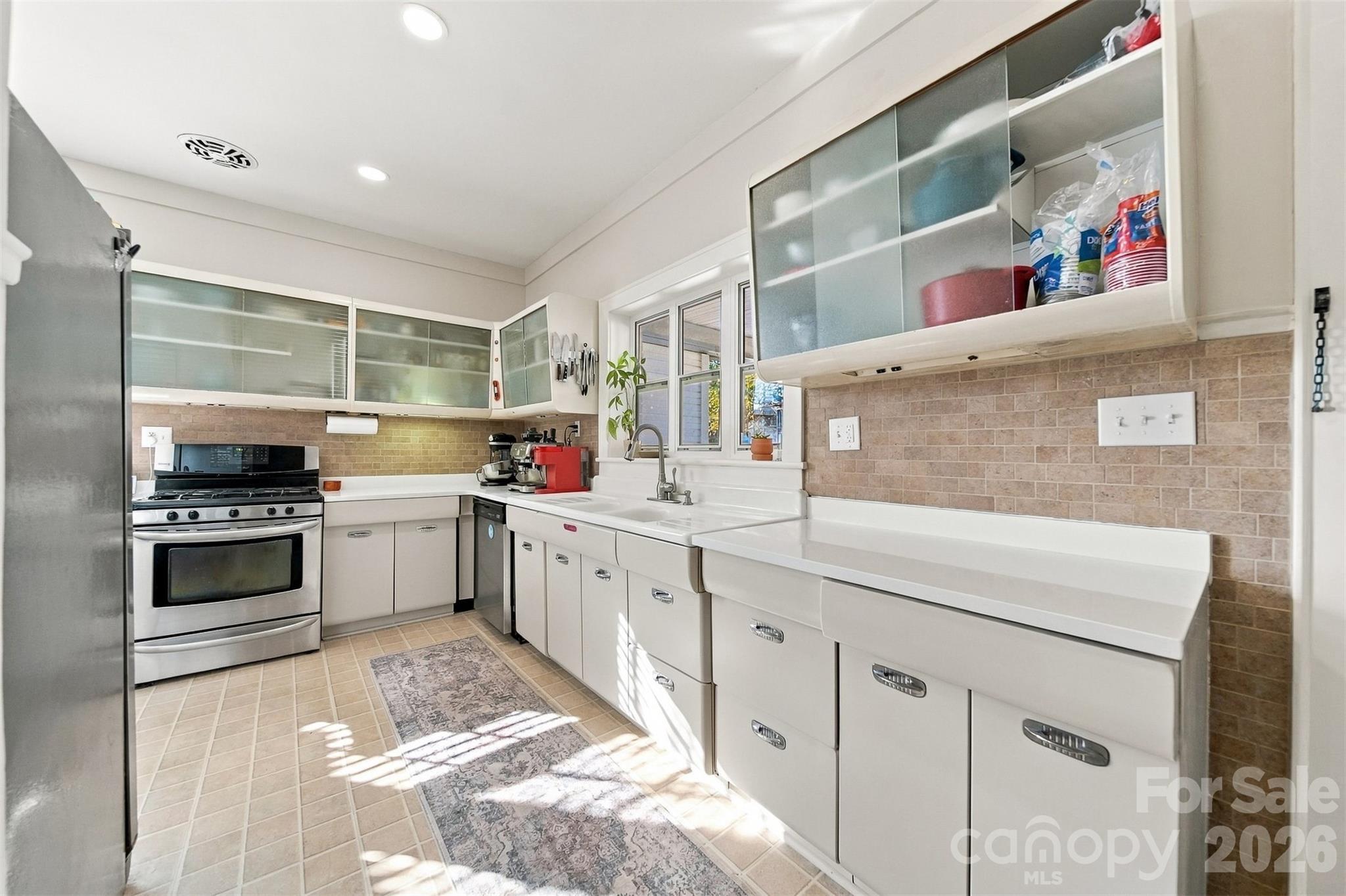 416 Kentwood Street Property Photo 11