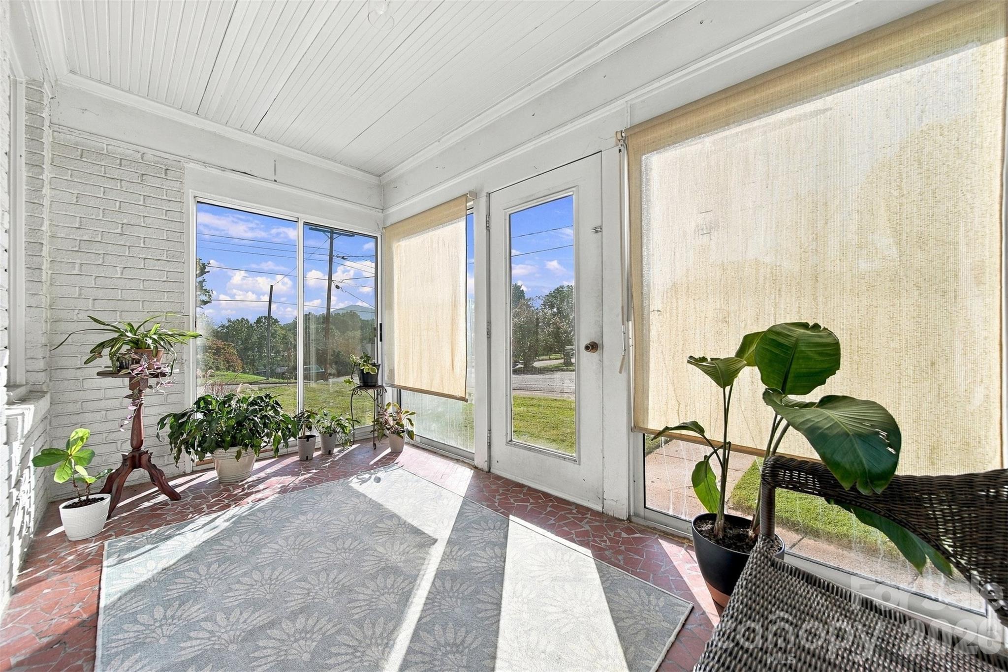 416 Kentwood Street Property Photo 22