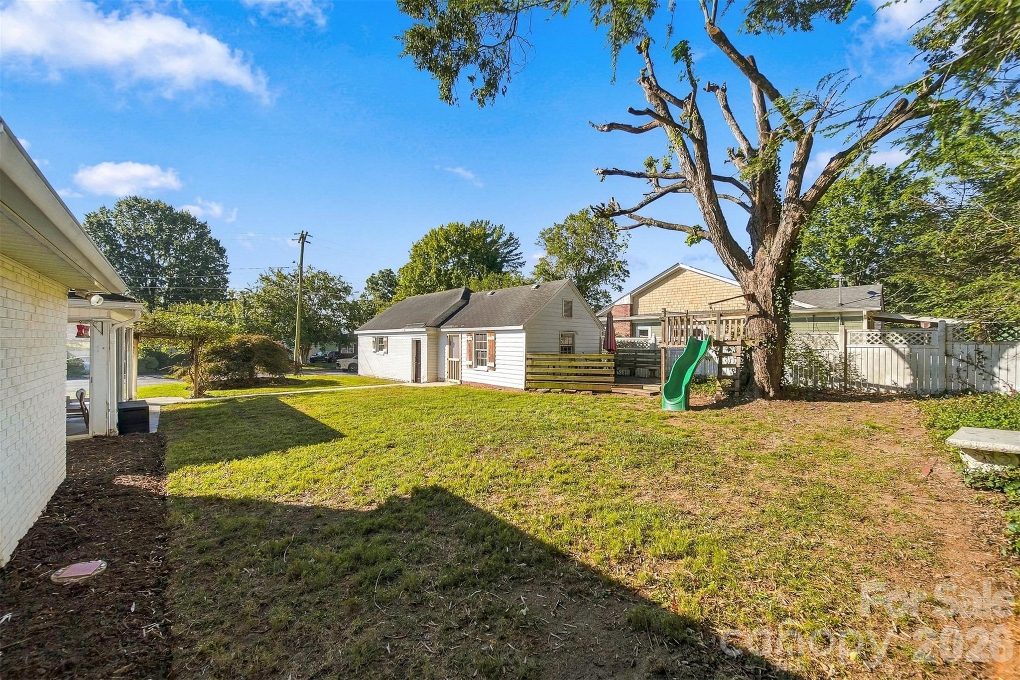 416 Kentwood Street Property Photo 28
