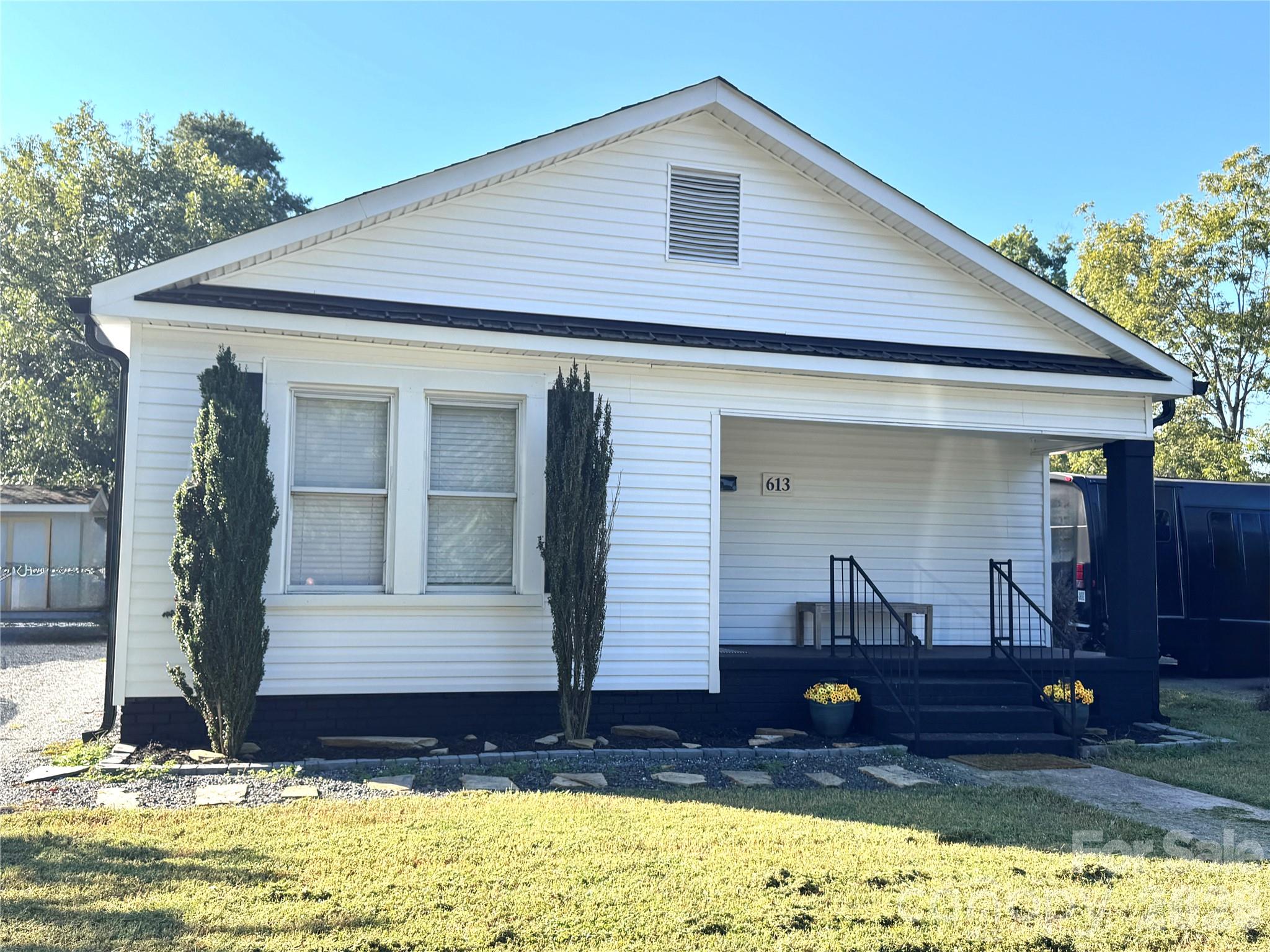 613 Gum Street Property Photo 1