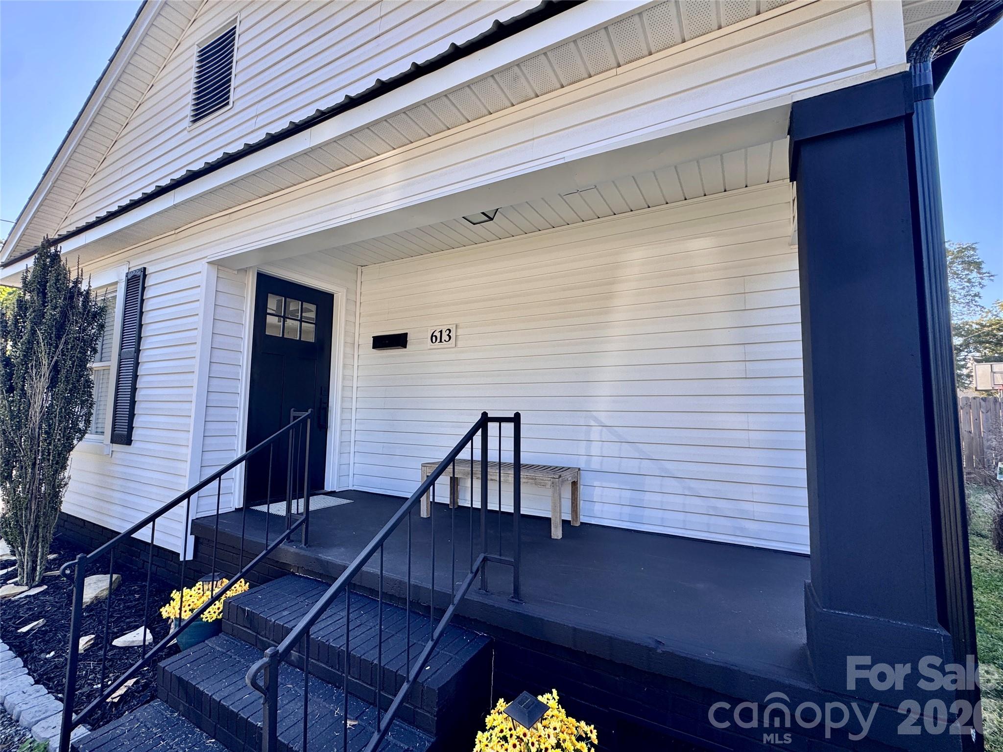 613 Gum Street Property Photo 2