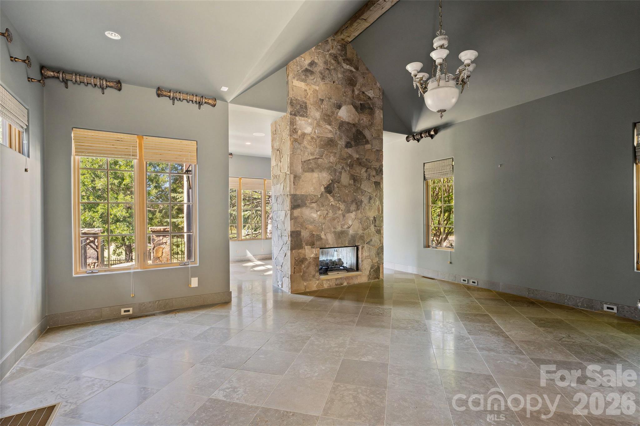 408 Oakmont Lane Property Photo 10