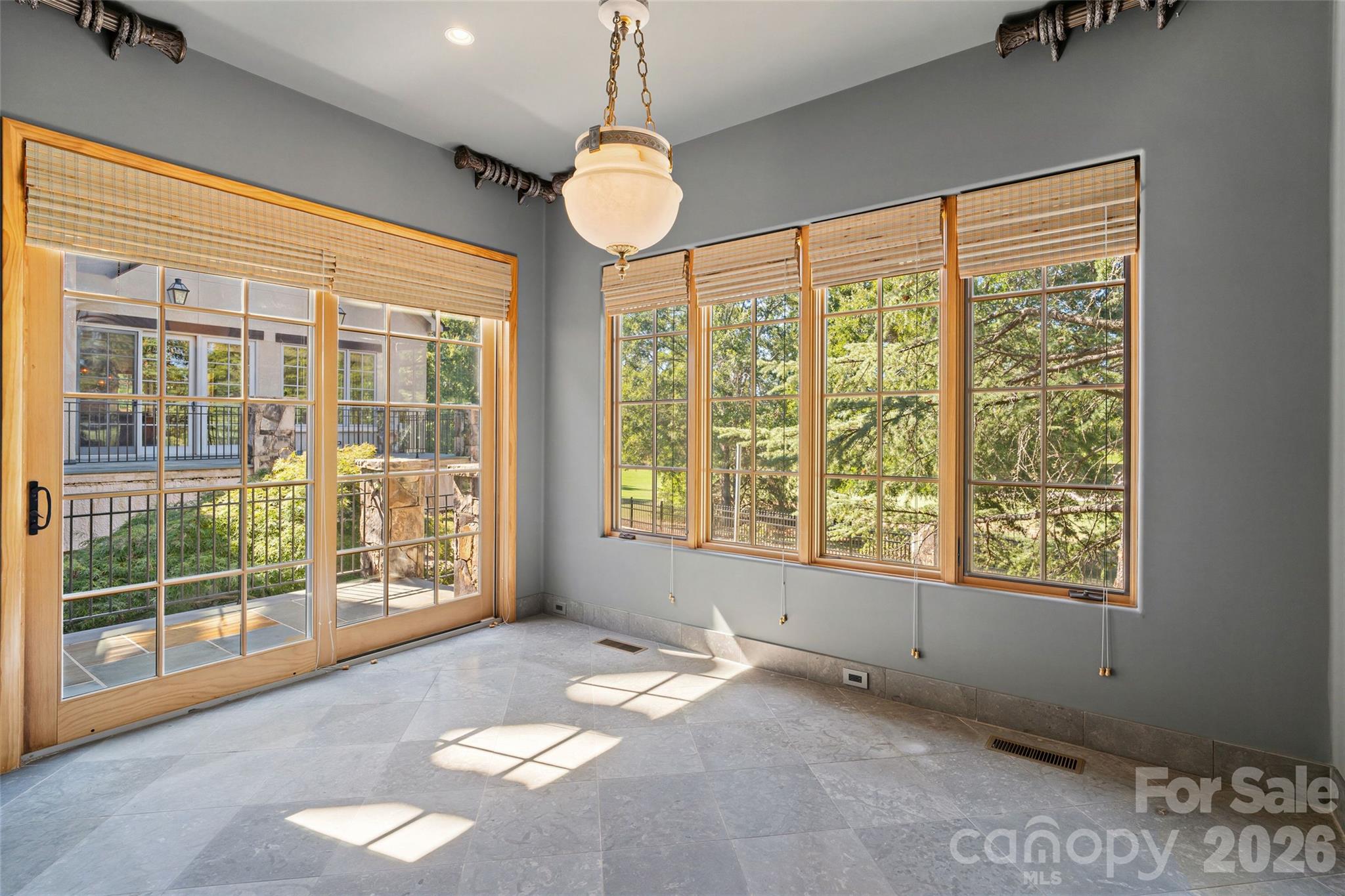 408 Oakmont Lane Property Photo 13
