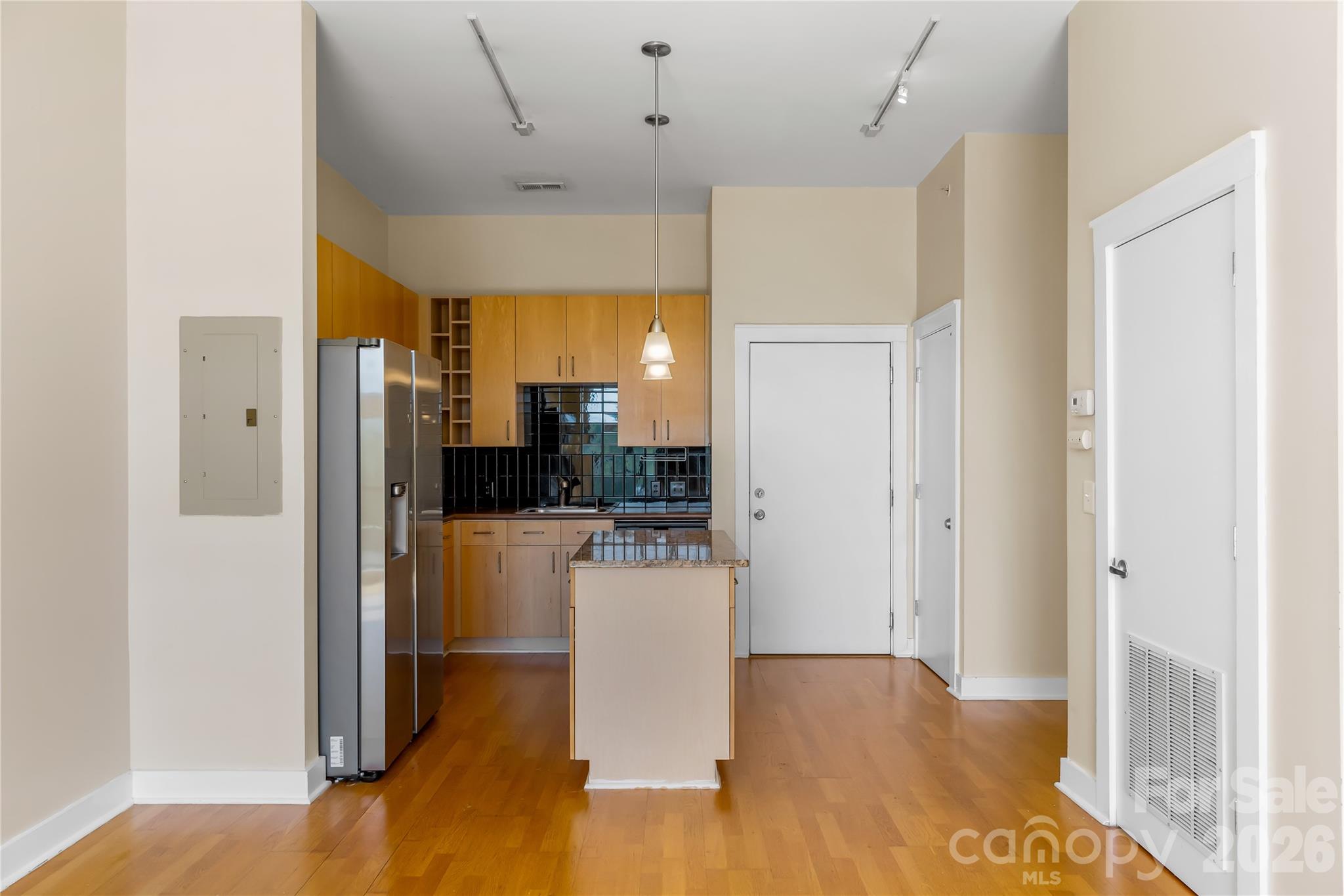 708 N Davidson Street Property Photo 4