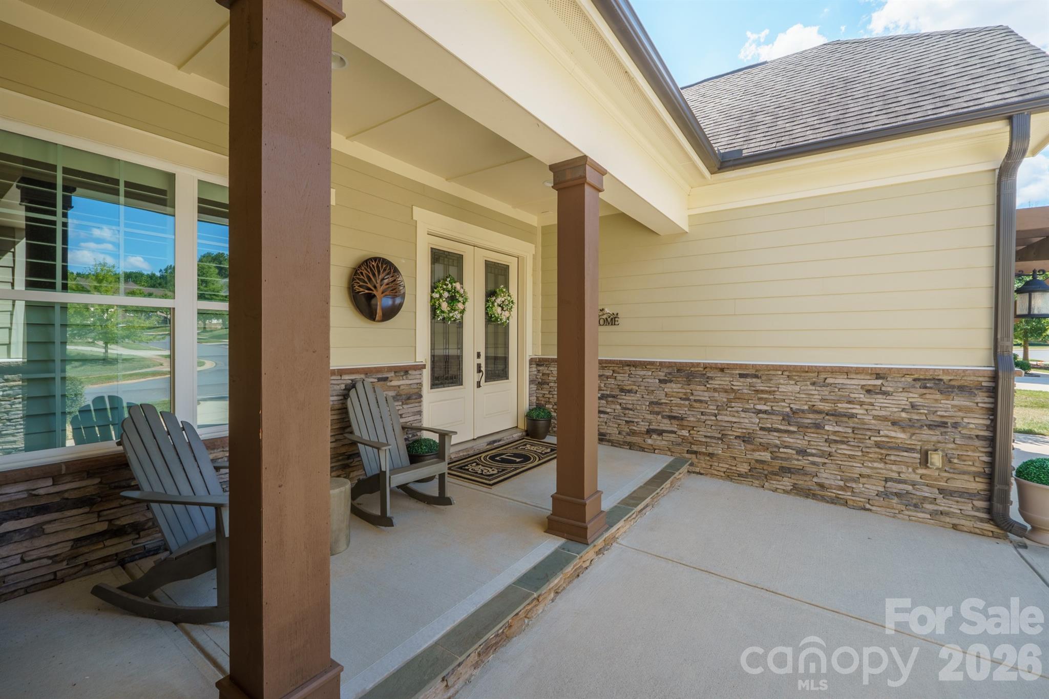 525 Vintage Creek Drive Property Photo 2