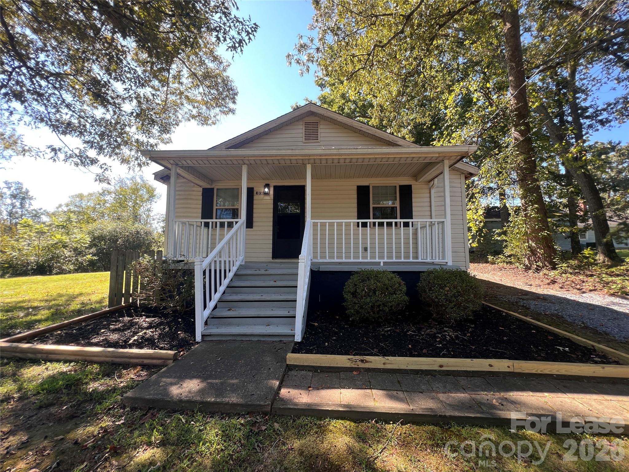 306 E Texas Avenue Property Photo 1
