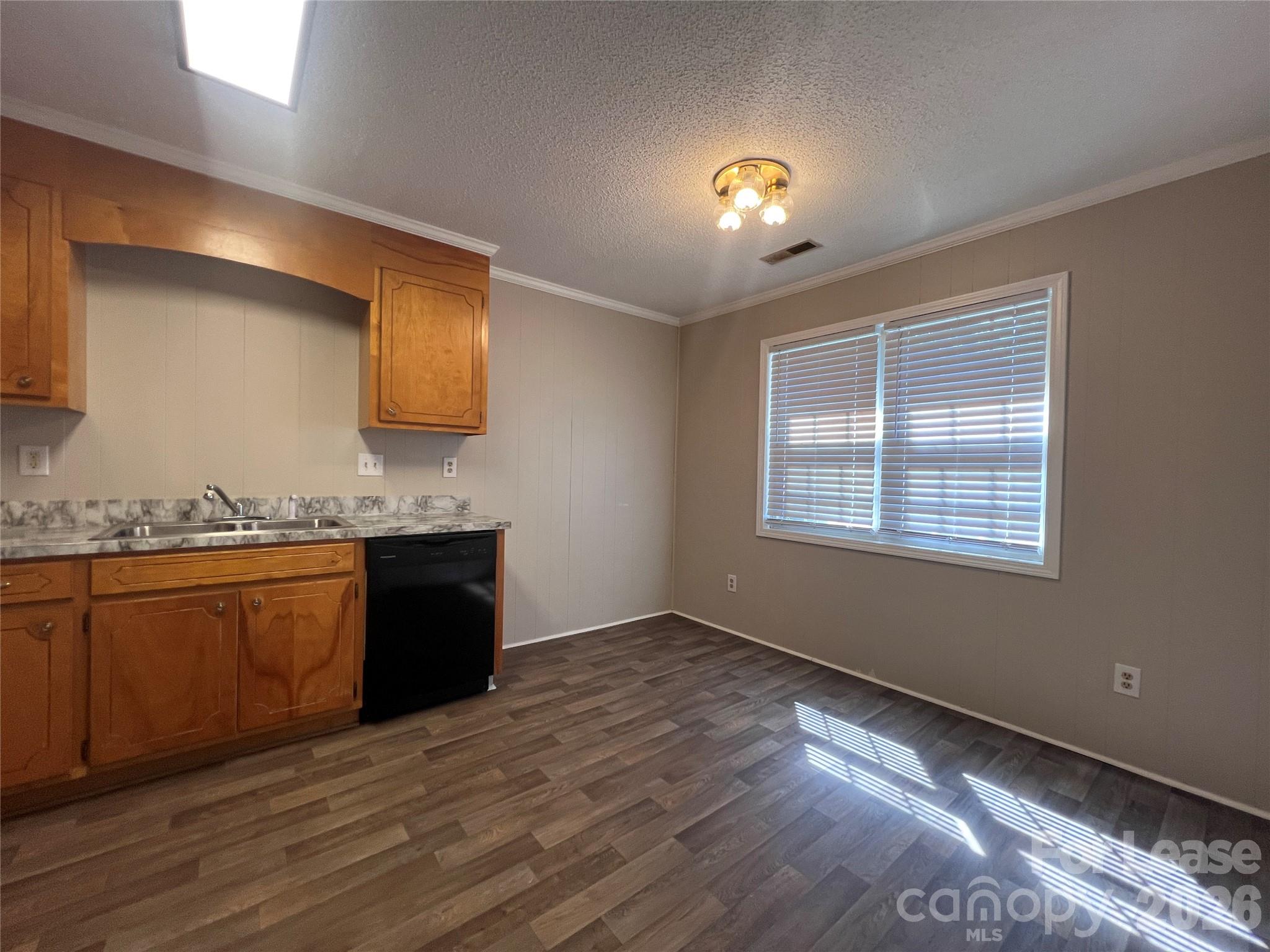 313 E Washington Avenue A Property Photo 5