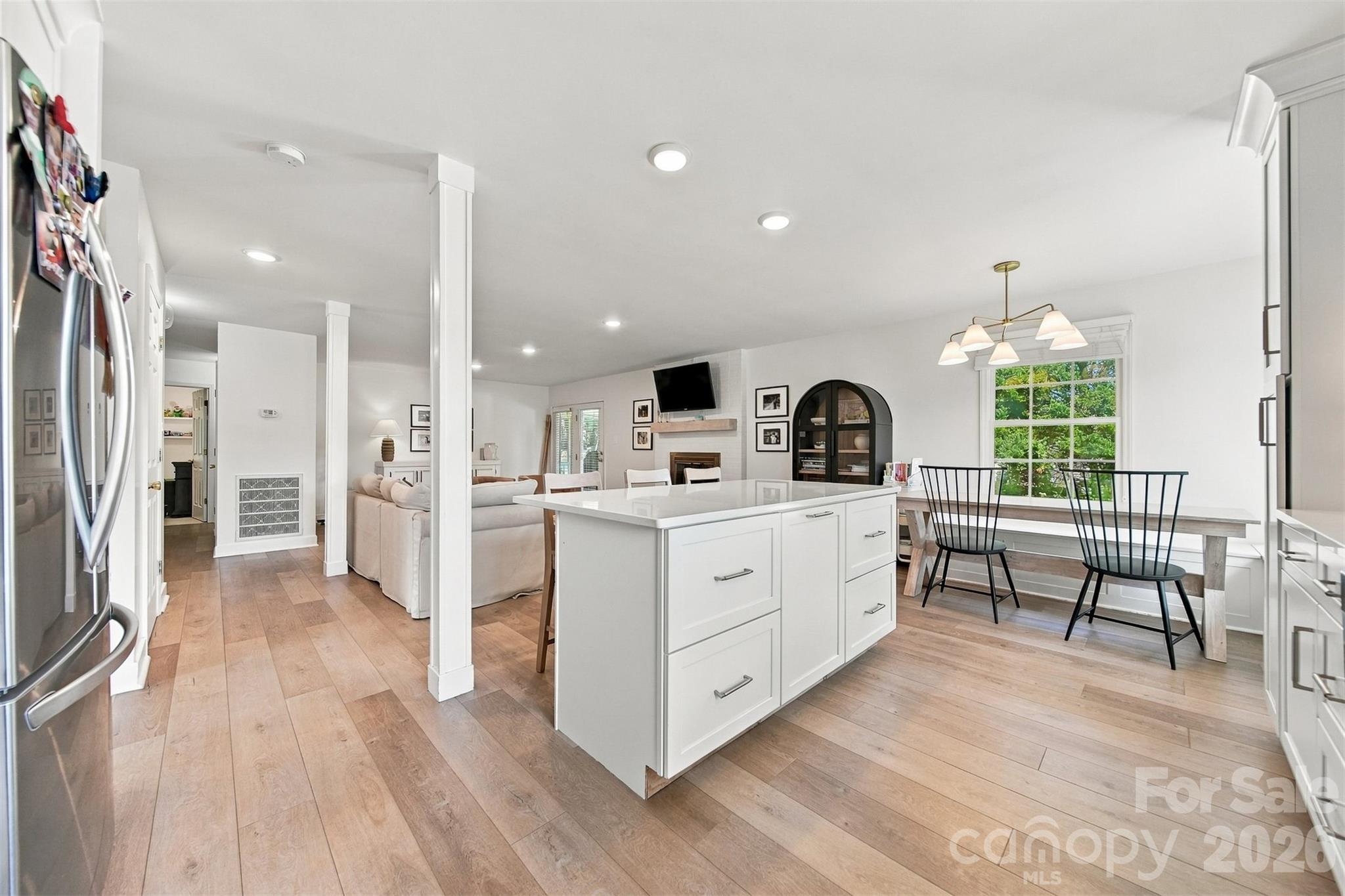 1256 Willow Drive Property Photo 8