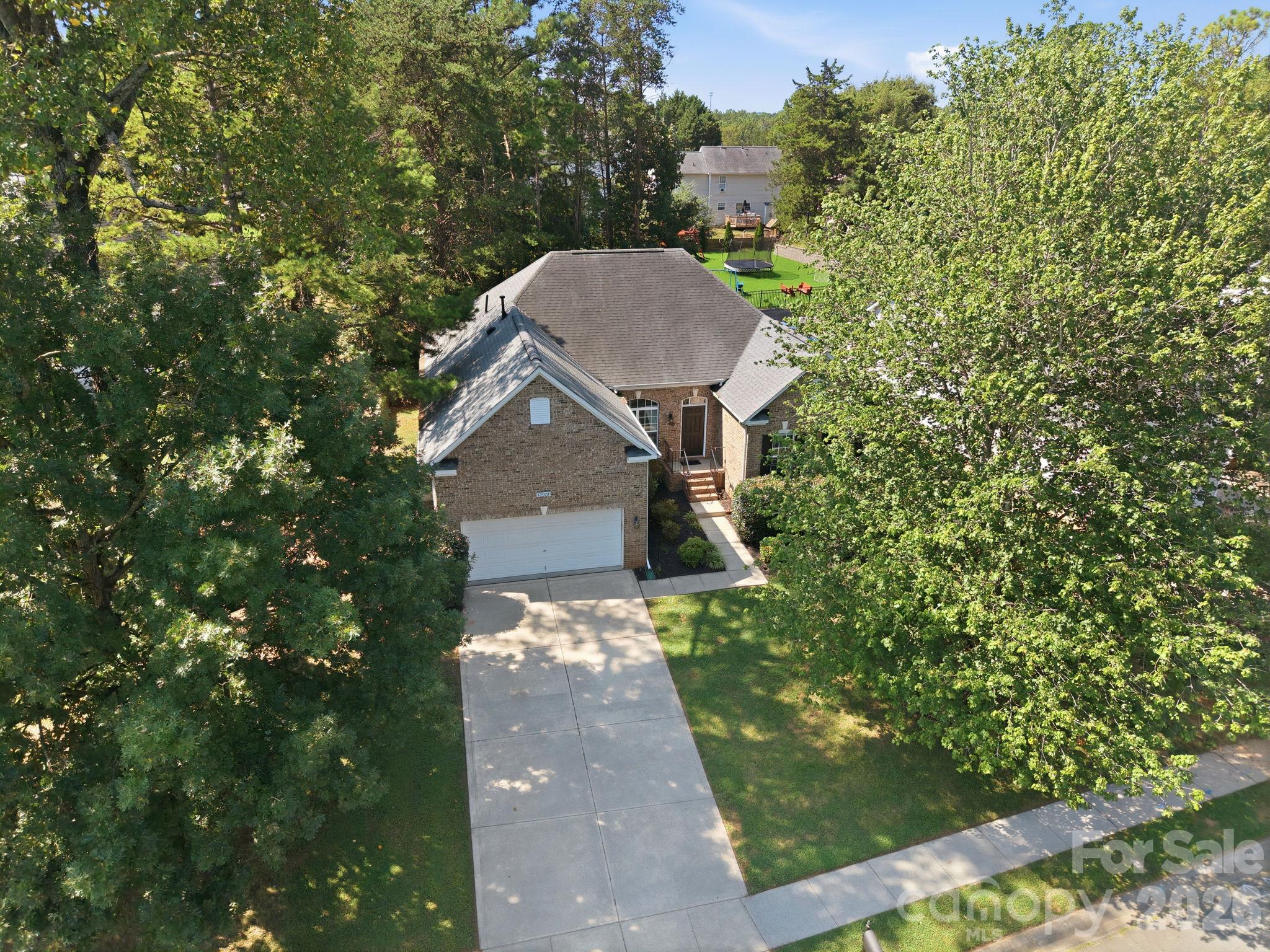 12022 Harmon Lane Property Photo 4