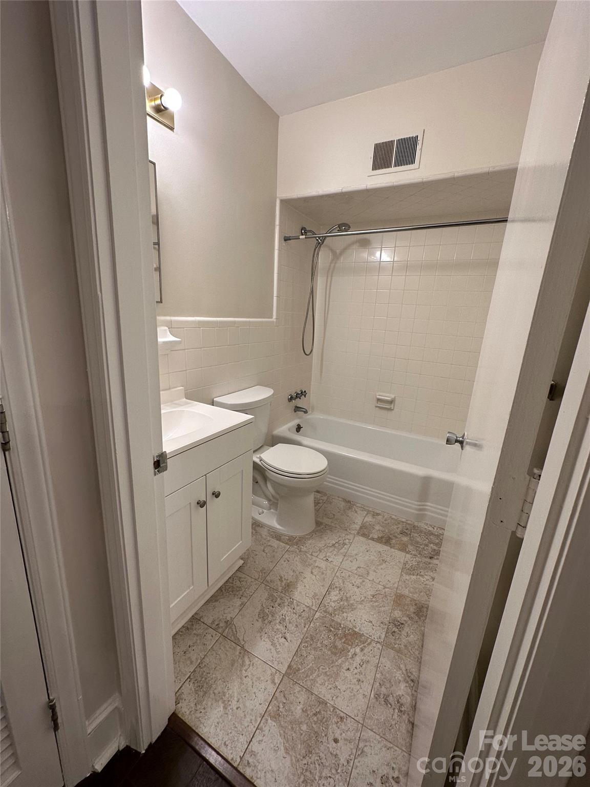 400 Queens Road E-3 Property Photo 12