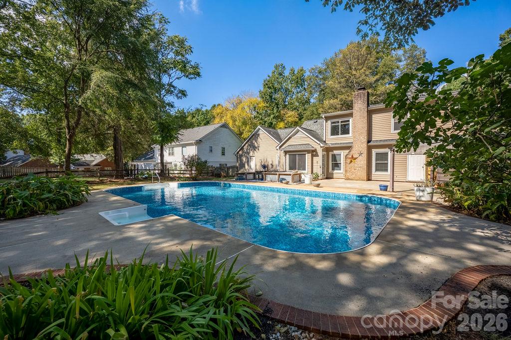 9423 Whitethorn Drive Property Photo 11