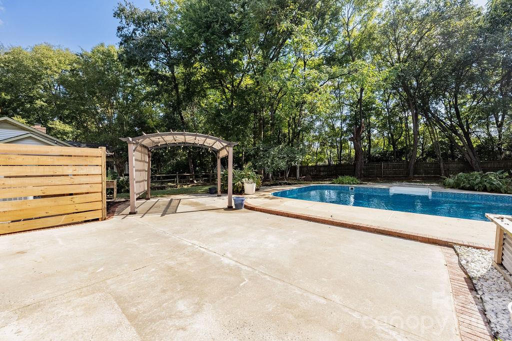 9423 Whitethorn Drive Property Photo 12