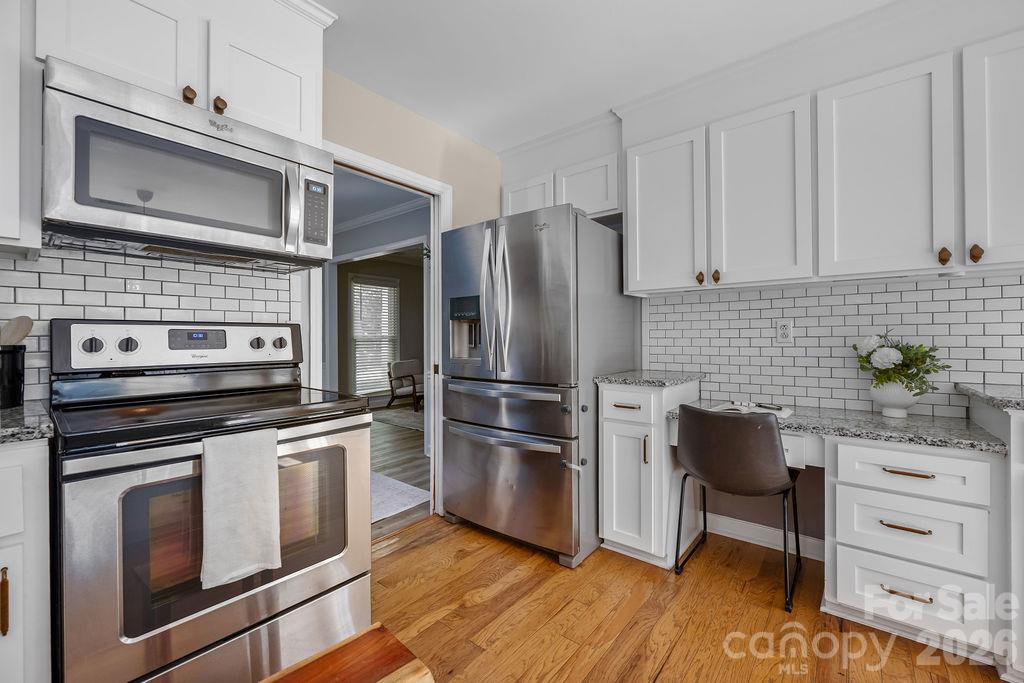 9423 Whitethorn Drive Property Photo 19