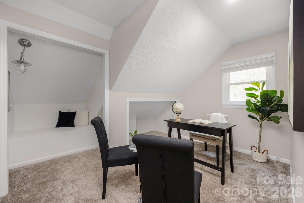 9423 Whitethorn Drive Property Photo 33