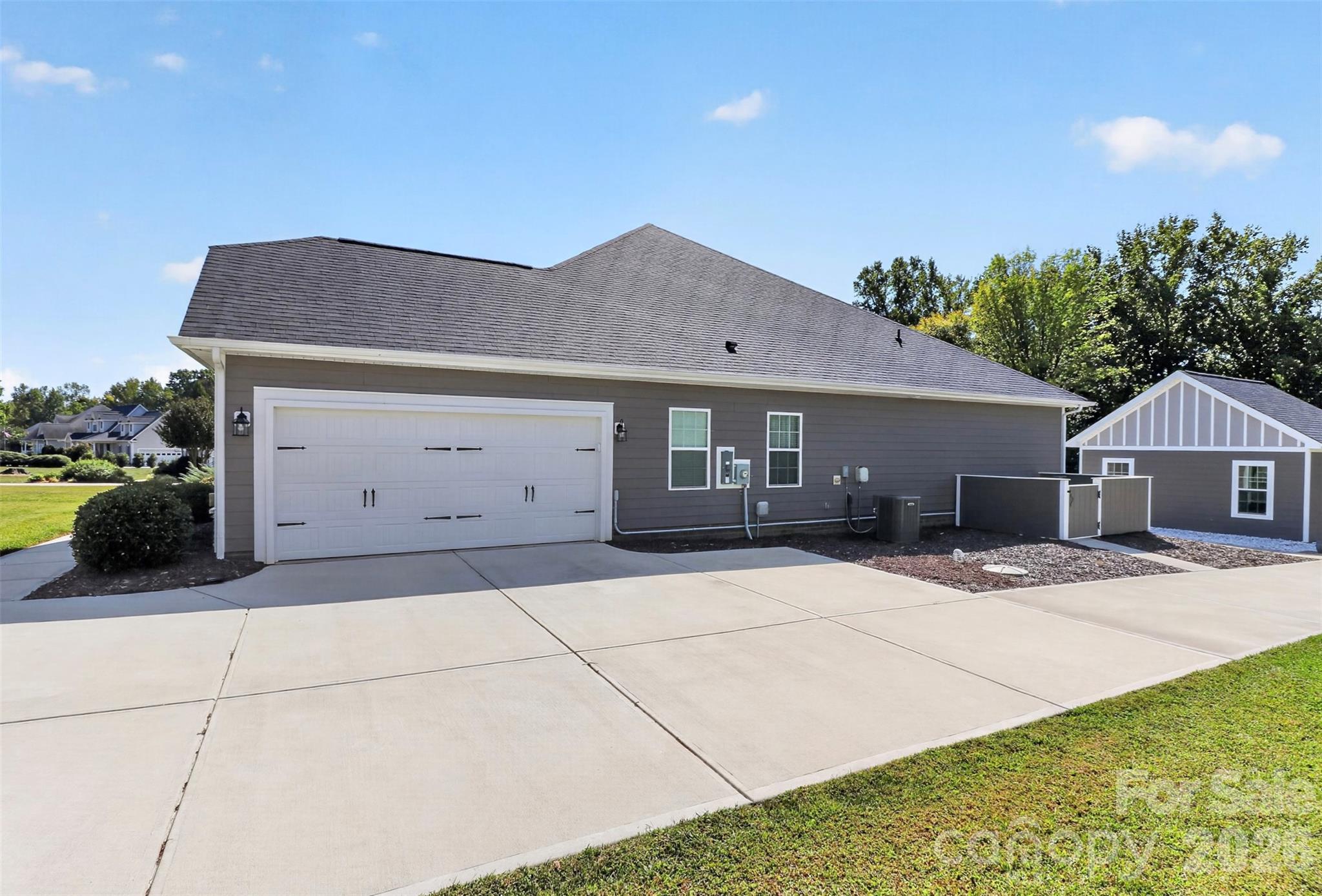 245 Glenwood Drive Property Photo 3