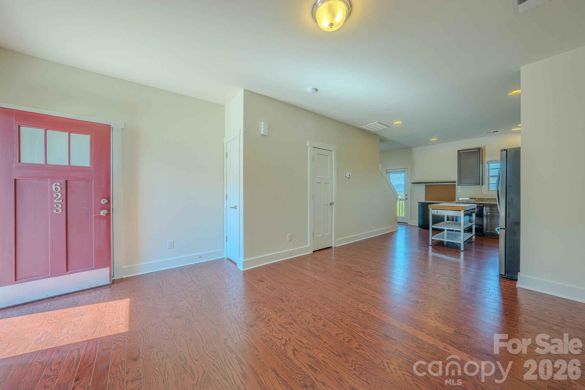 623 Cardwell Lane Property Photo 5